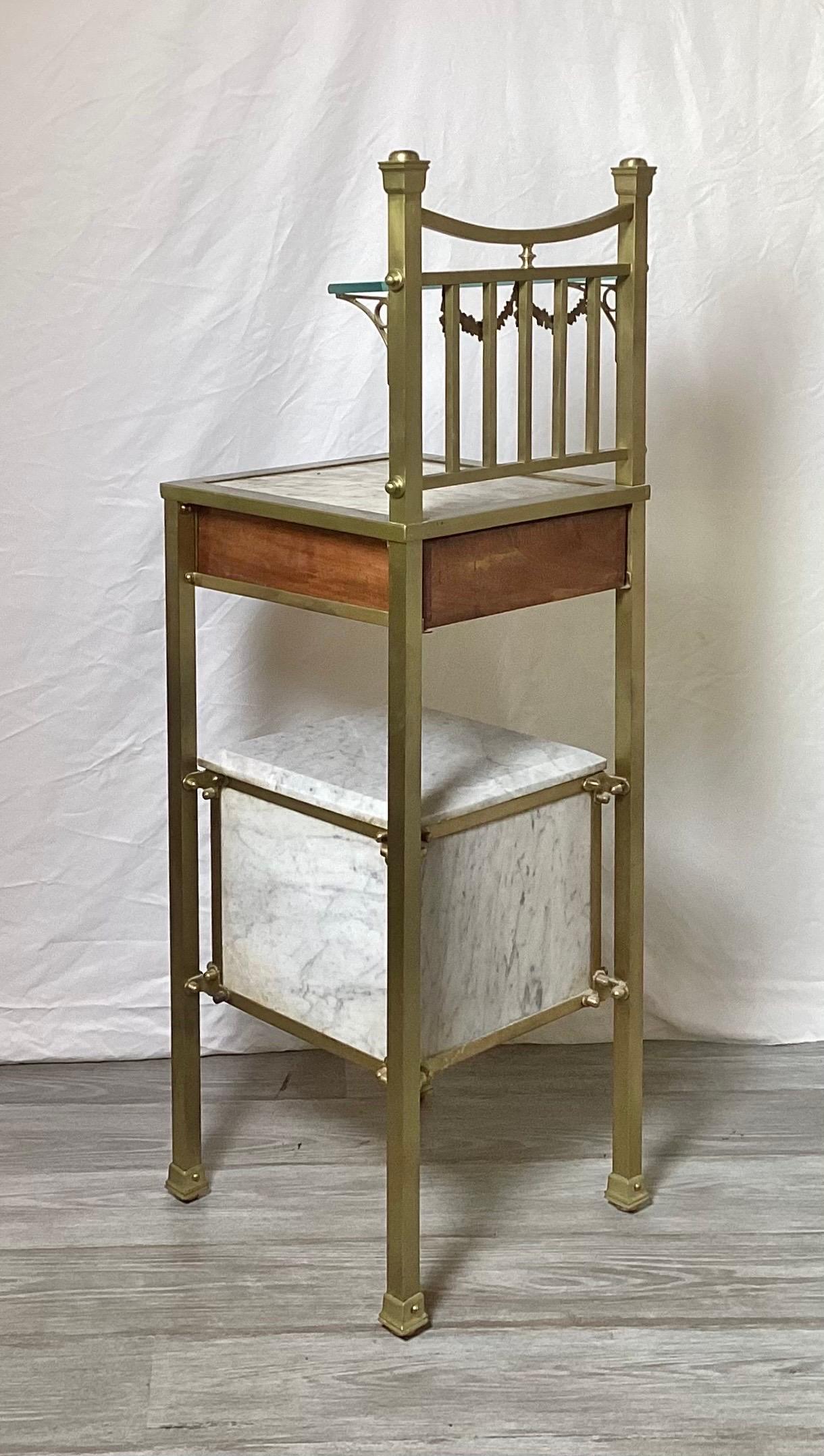 Great Rafael Garcid Brass and Marble Side Table Stand en vente 4