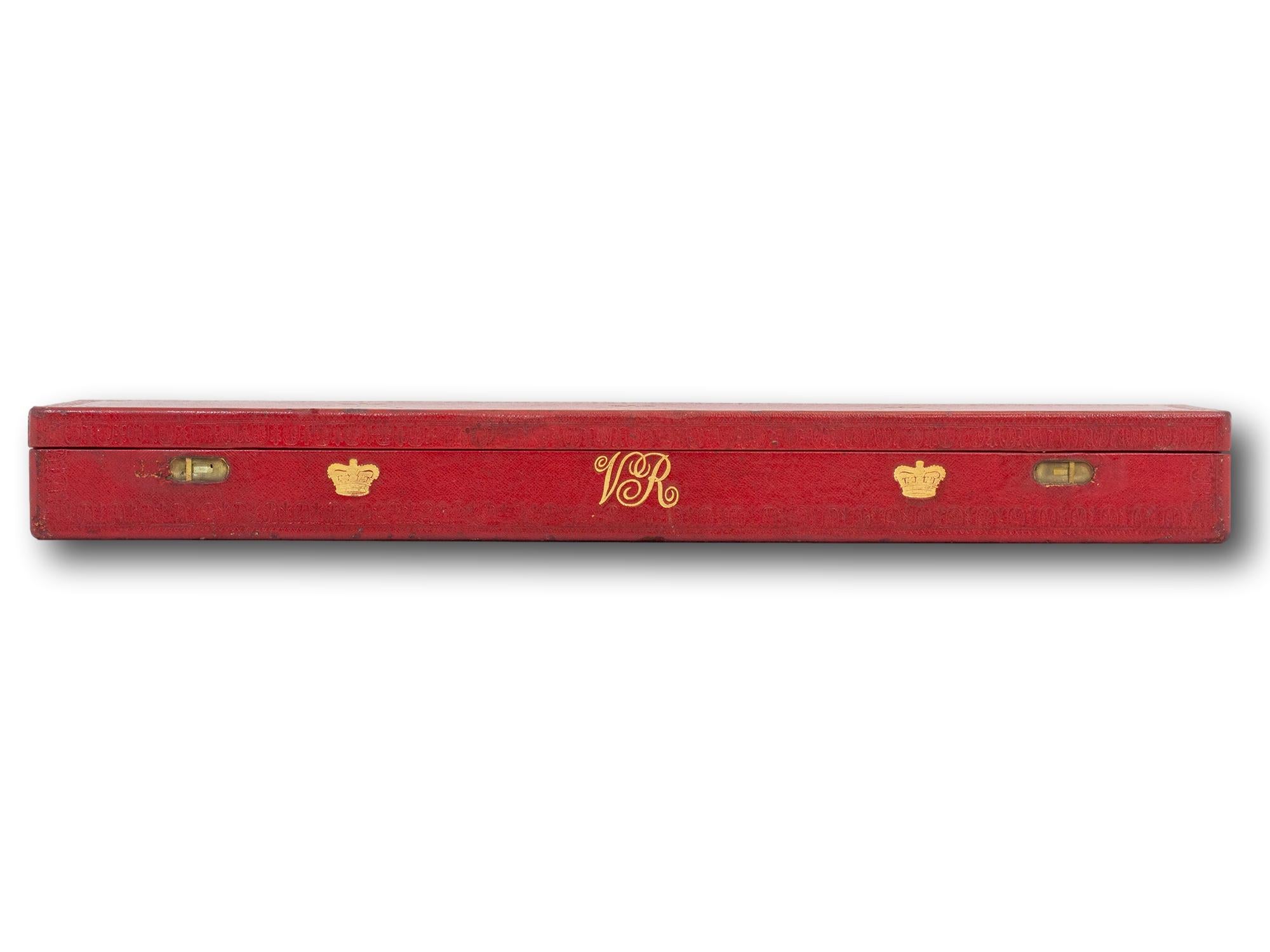 Great Britain English Red Leather Royal Presentation Box Victoria Regina In Good Condition In Northampton, GB