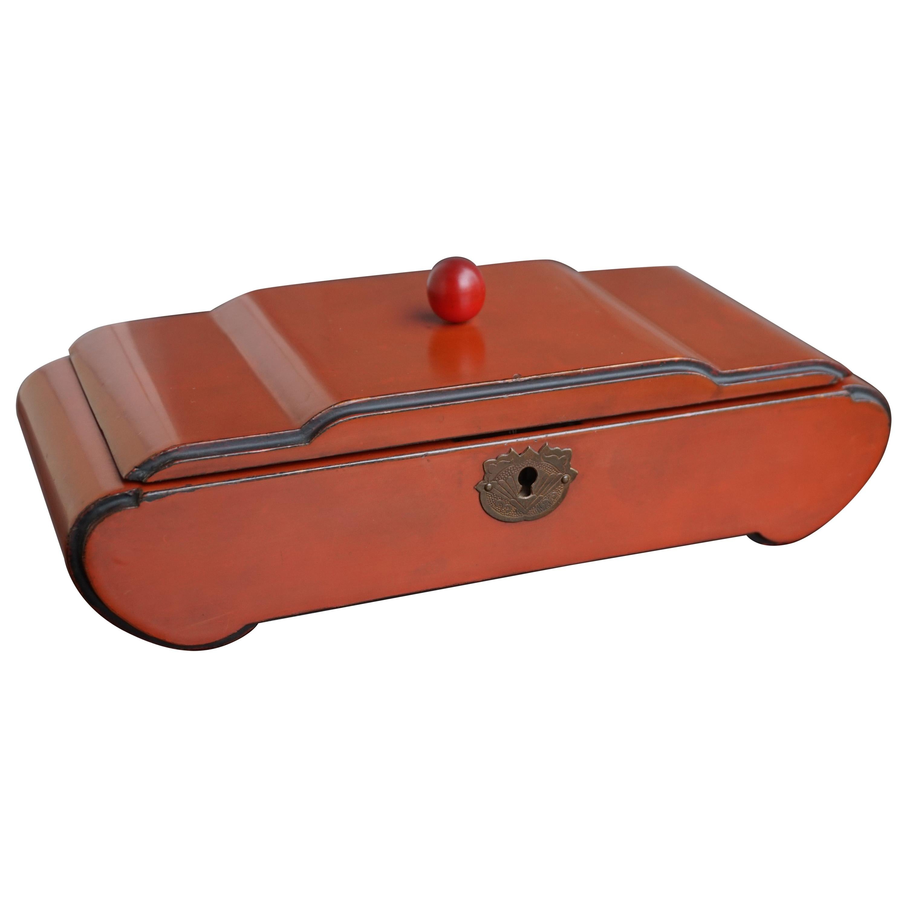 Great Design and Excellent Condition 1920s Red Lacquered Wooden Art Deco Box For Sale