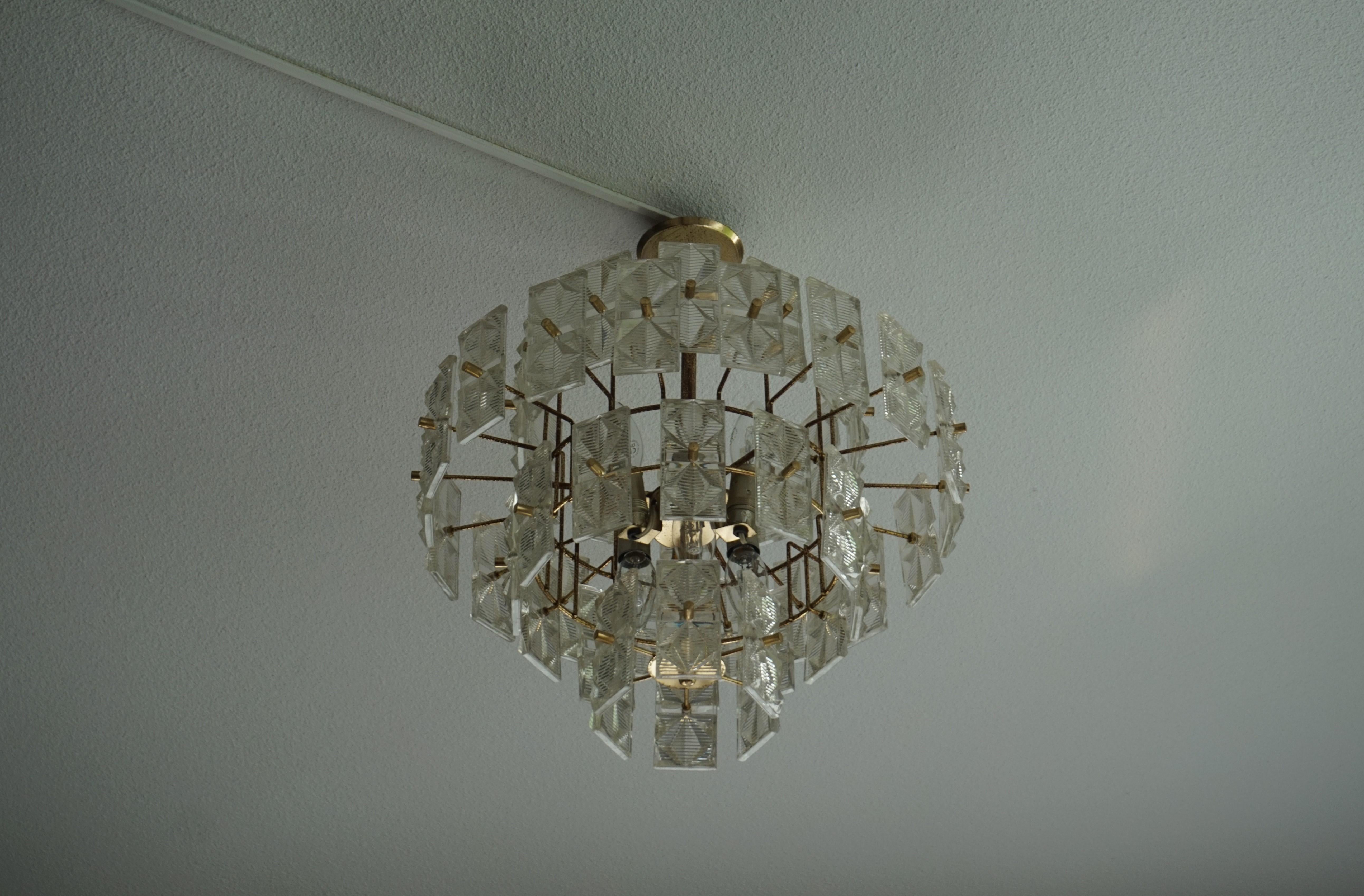 Great Design and Practical Size Midcentury Modern Glass and Brass Pendant Light In Good Condition For Sale In Lisse, NL