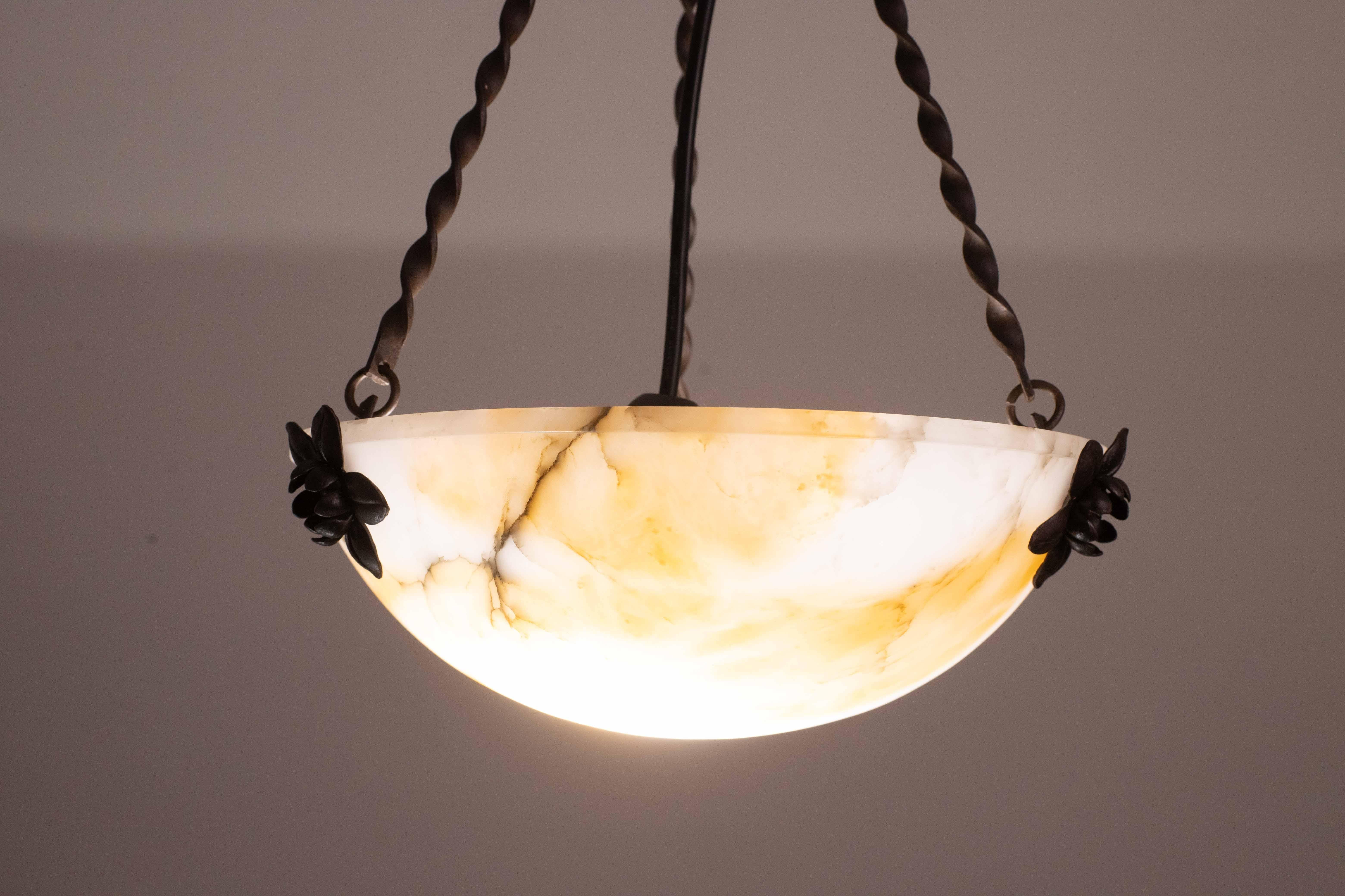 Lampadario di grande design Art Decò in alabastro bianco e arancione, 1950 in vendita 5