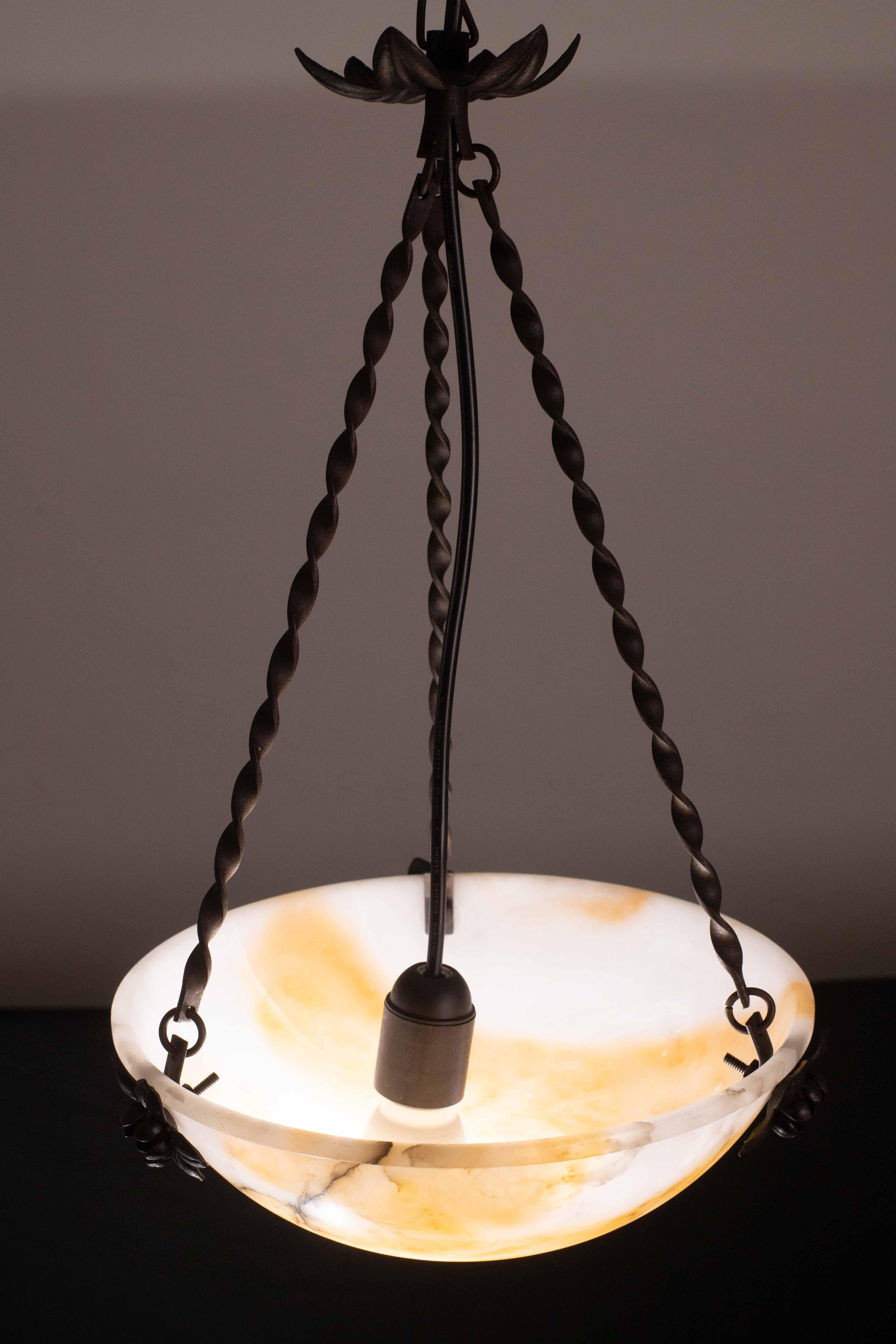 Vetro di Murano Lampadario di grande design Art Decò in alabastro bianco e arancione, 1950 in vendita