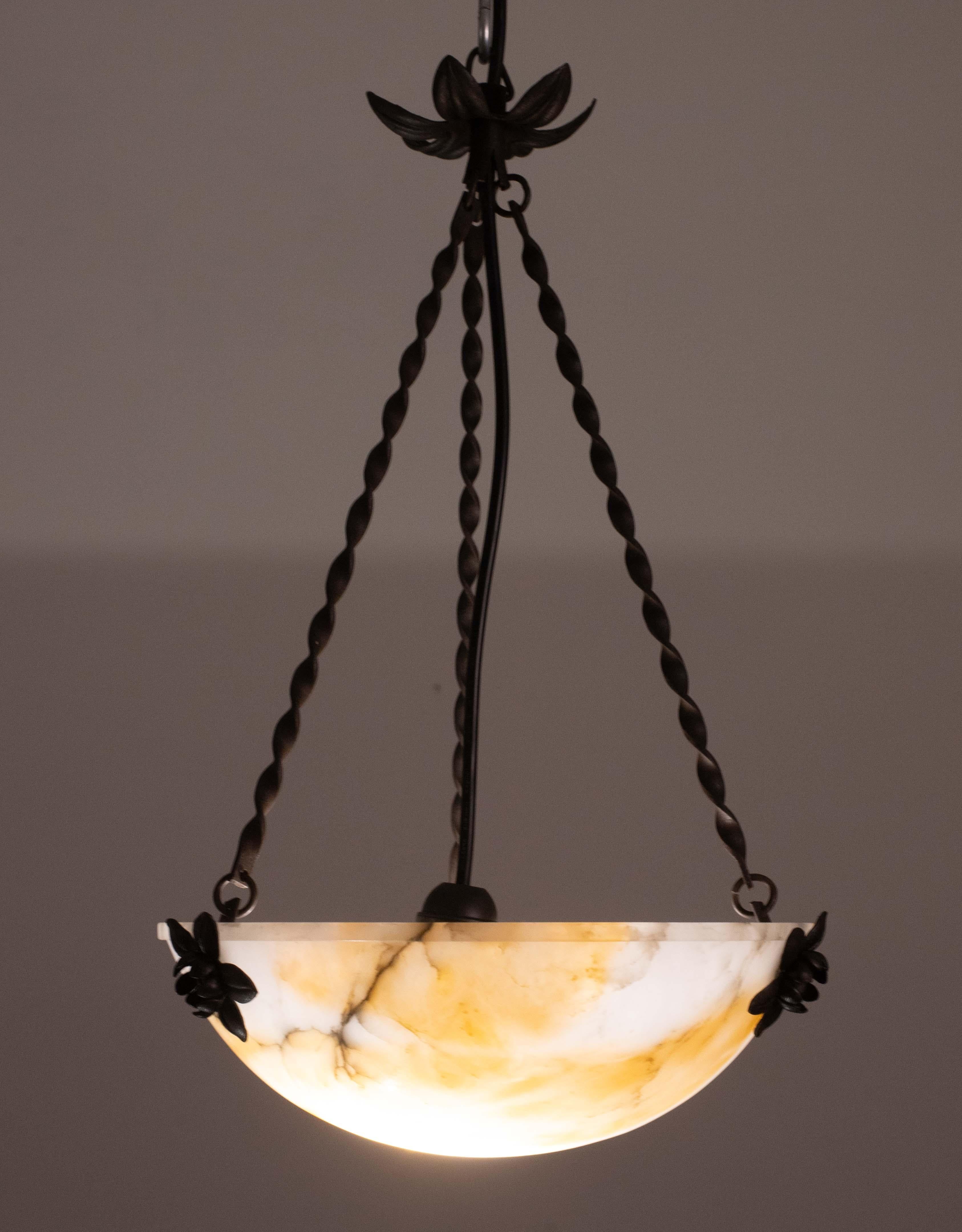 Lampadario di grande design Art Decò in alabastro bianco e arancione, 1950 in vendita 2
