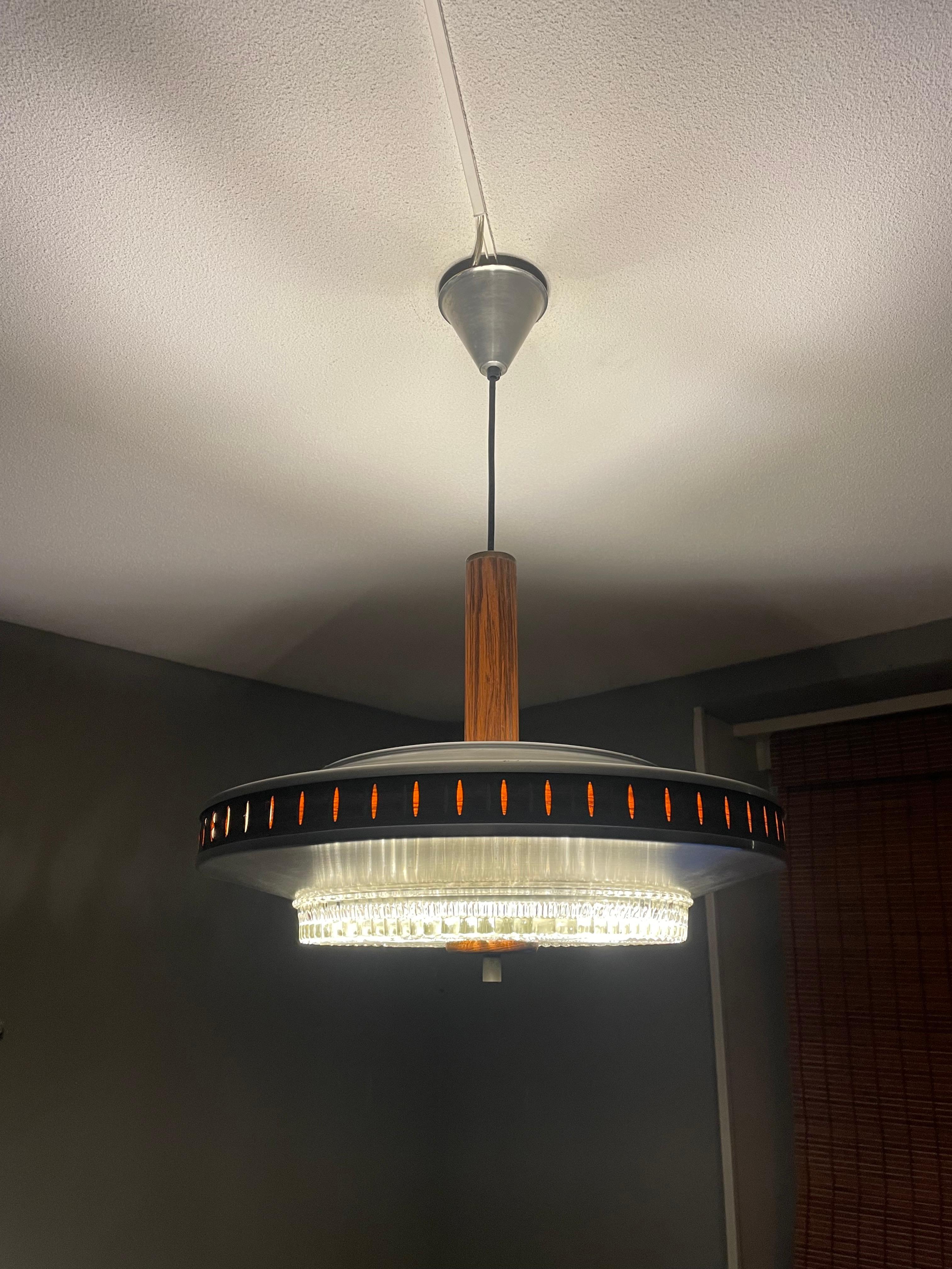 Great Design Modern Mid-Century Glass & Brass & Wood Suspension Light Fixture 1970 (luminaire suspendu en verre, laiton et bois) 2