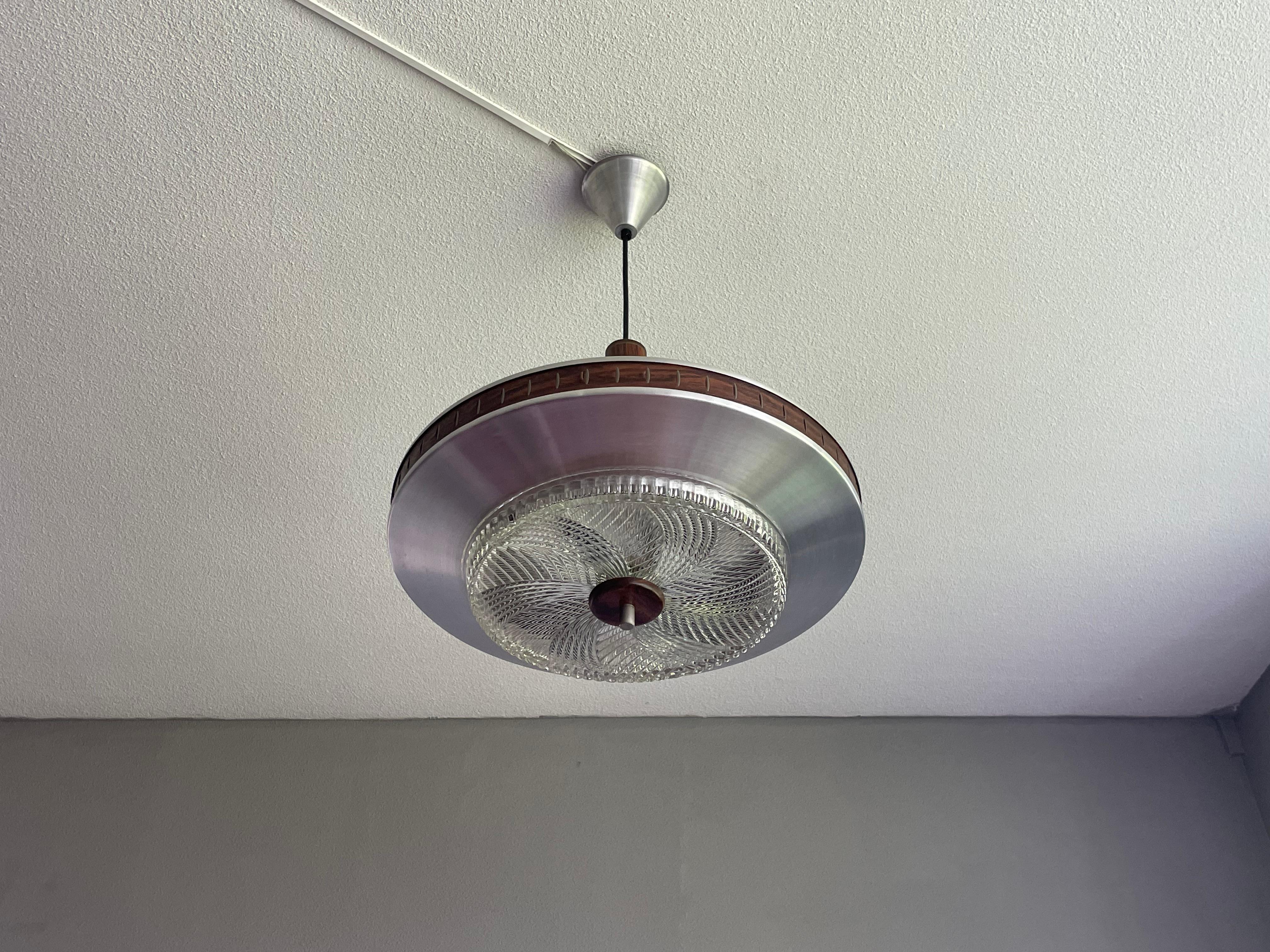 Great Design Modern Mid-Century Glass & Brass & Wood Suspension Light Fixture 1970 (luminaire suspendu en verre, laiton et bois) 3