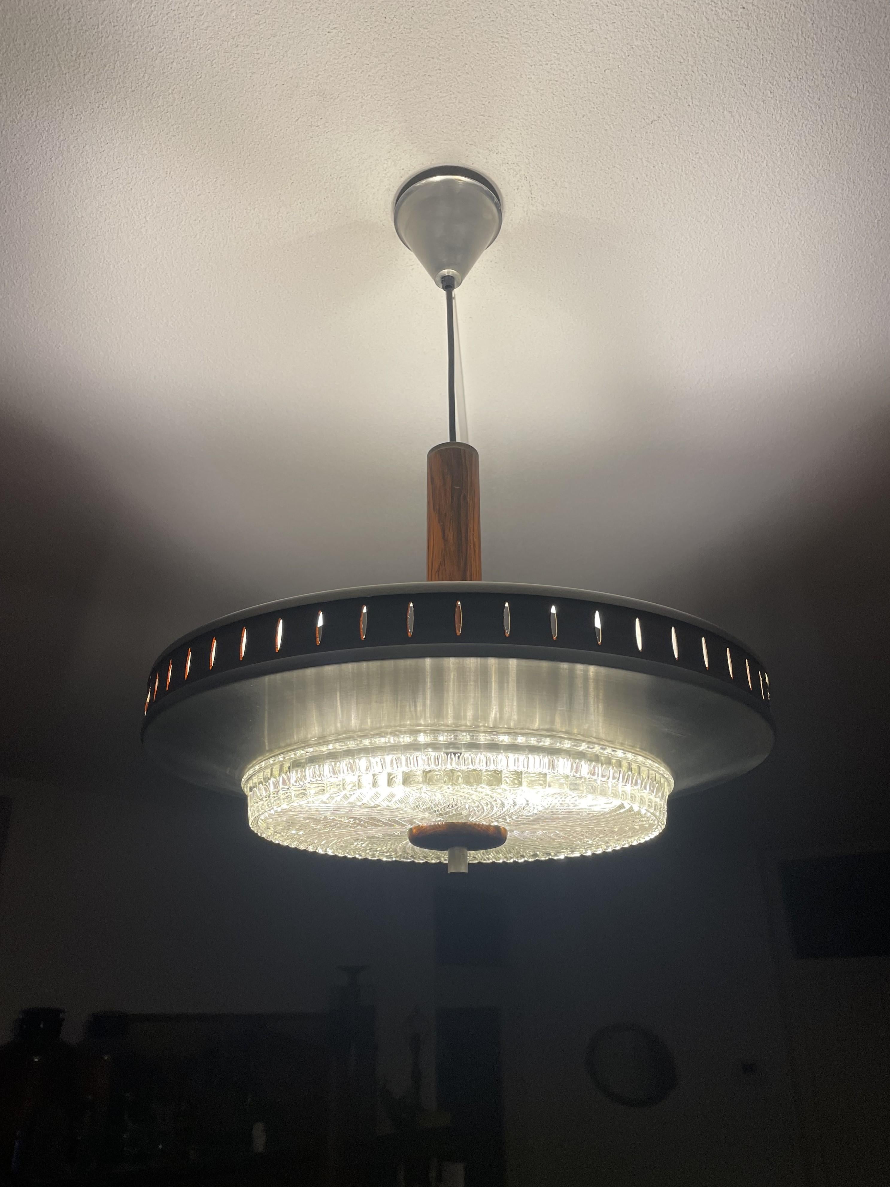 Great Design Modern Mid-Century Glass & Brass & Wood Suspension Light Fixture 1970 (luminaire suspendu en verre, laiton et bois) 6
