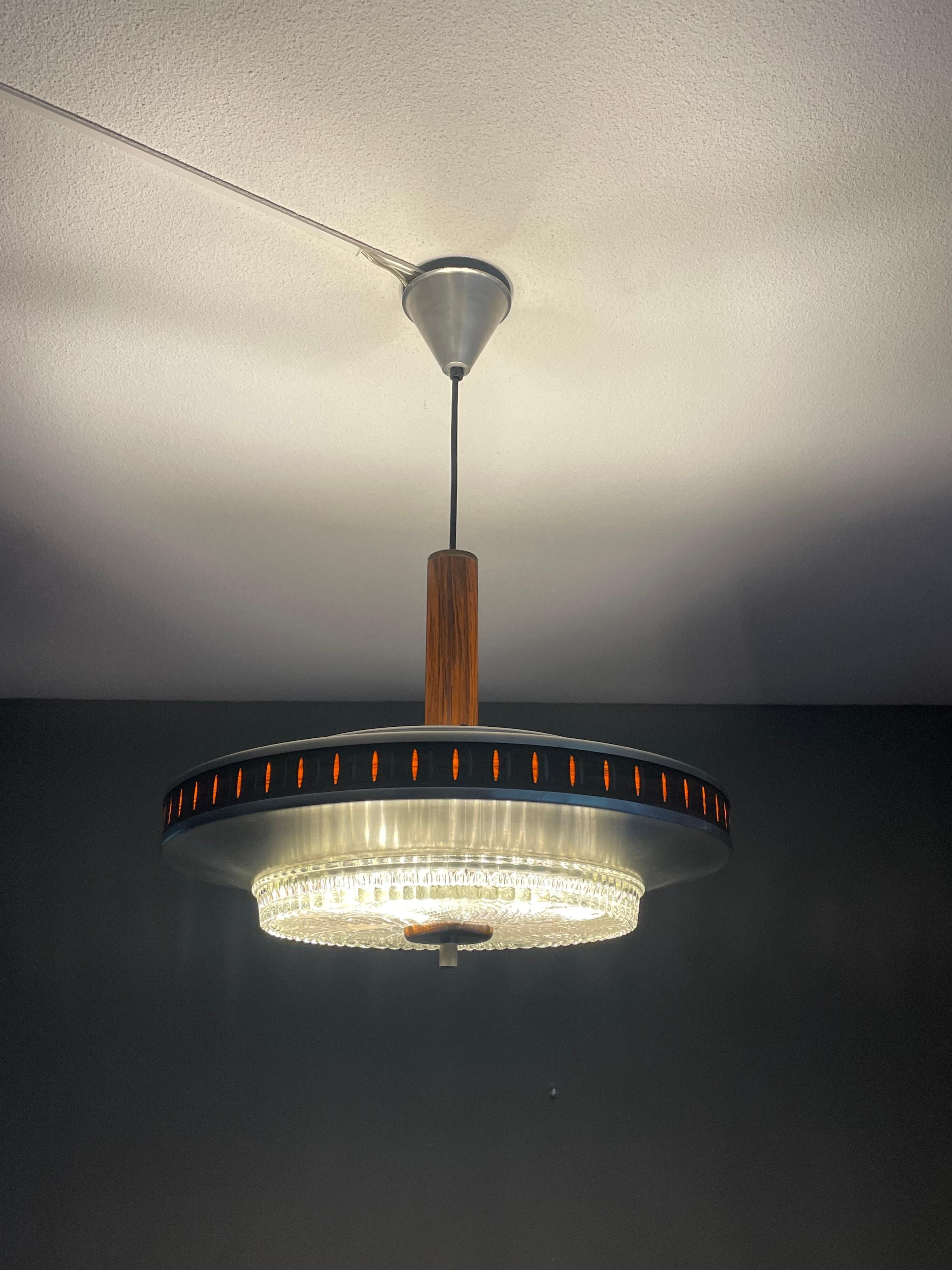 Great Design Modern Mid-Century Glass & Brass & Wood Suspension Light Fixture 1970 (luminaire suspendu en verre, laiton et bois) 8