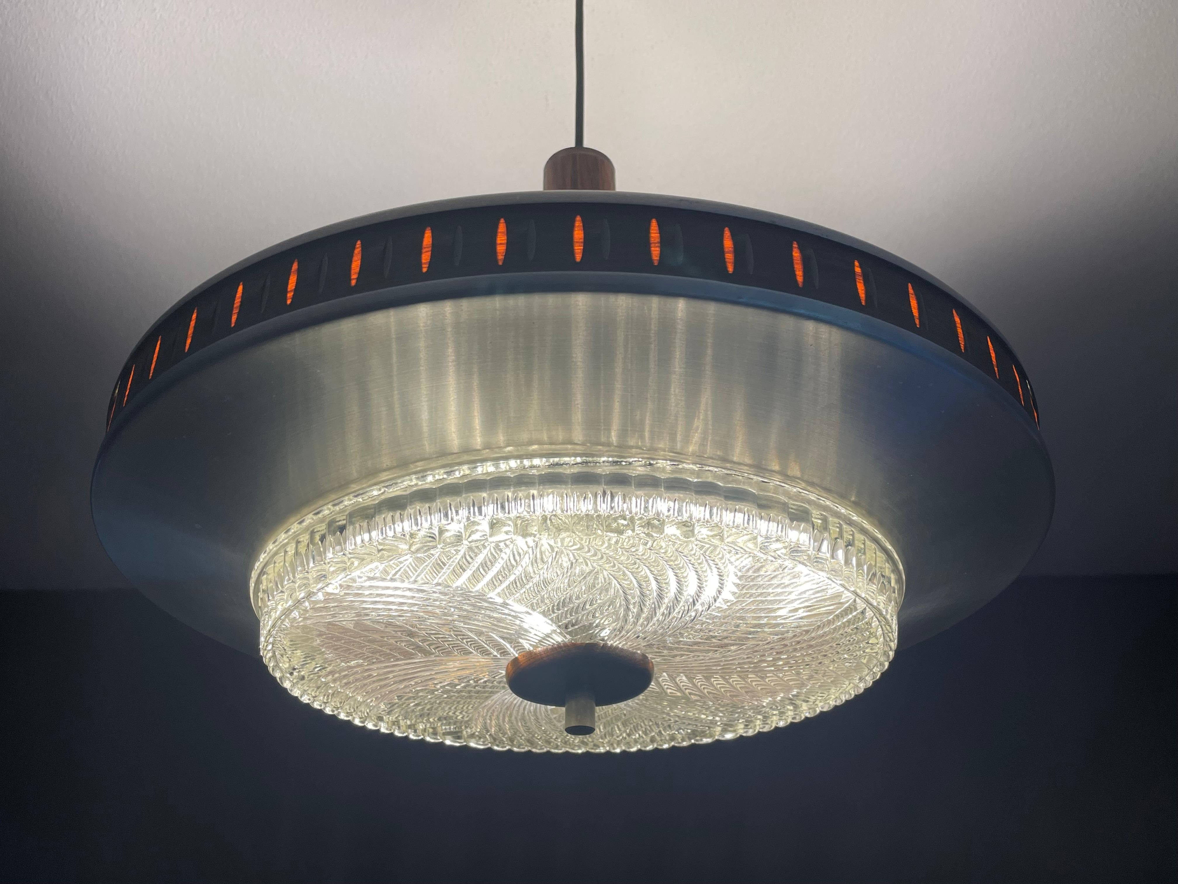 Great Design Modern Mid-Century Glass & Brass & Wood Suspension Light Fixture 1970 (luminaire suspendu en verre, laiton et bois) 10