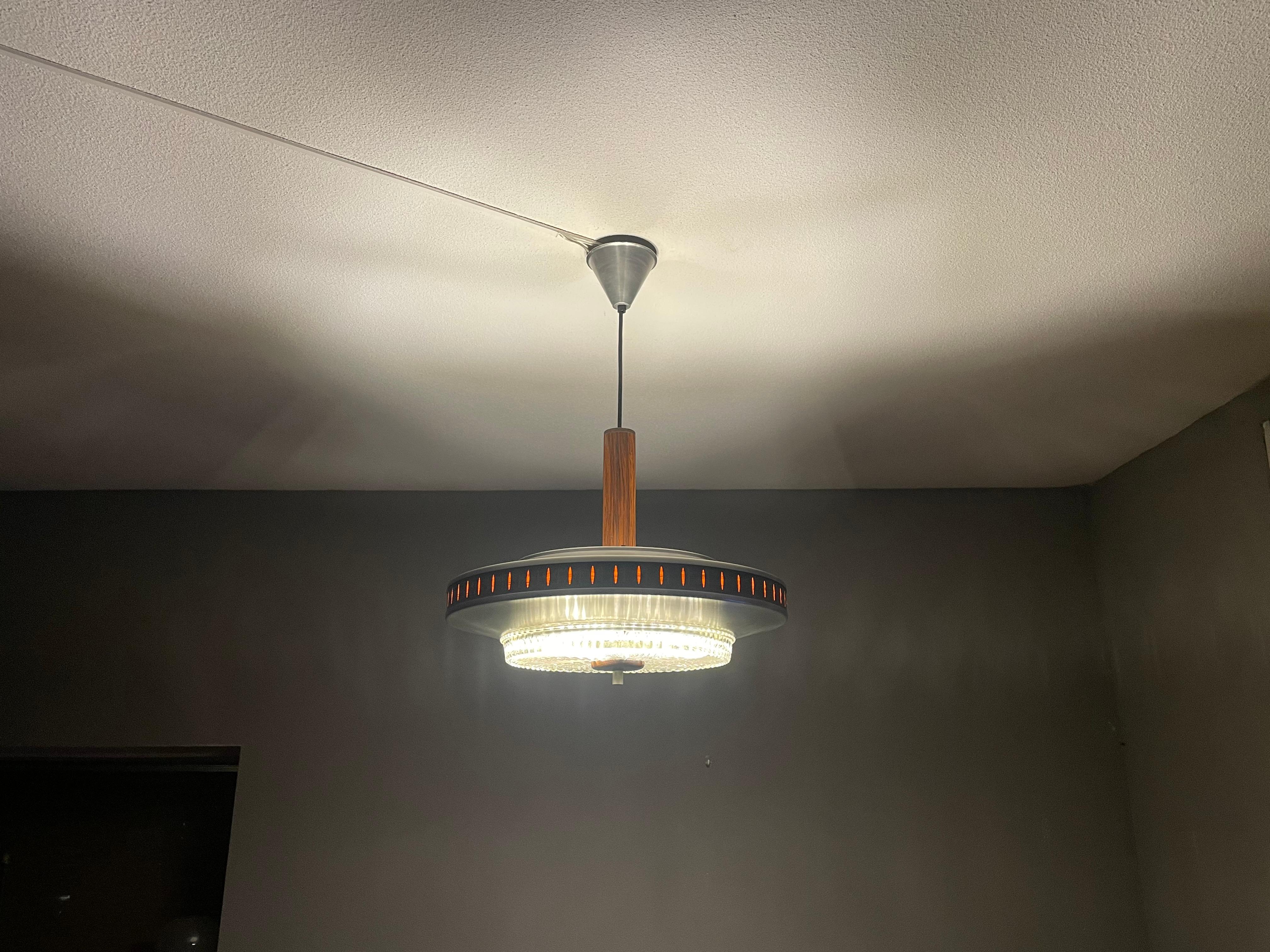 Great Design Modern Mid-Century Glass & Brass & Wood Suspension Light Fixture 1970 (luminaire suspendu en verre, laiton et bois) 12