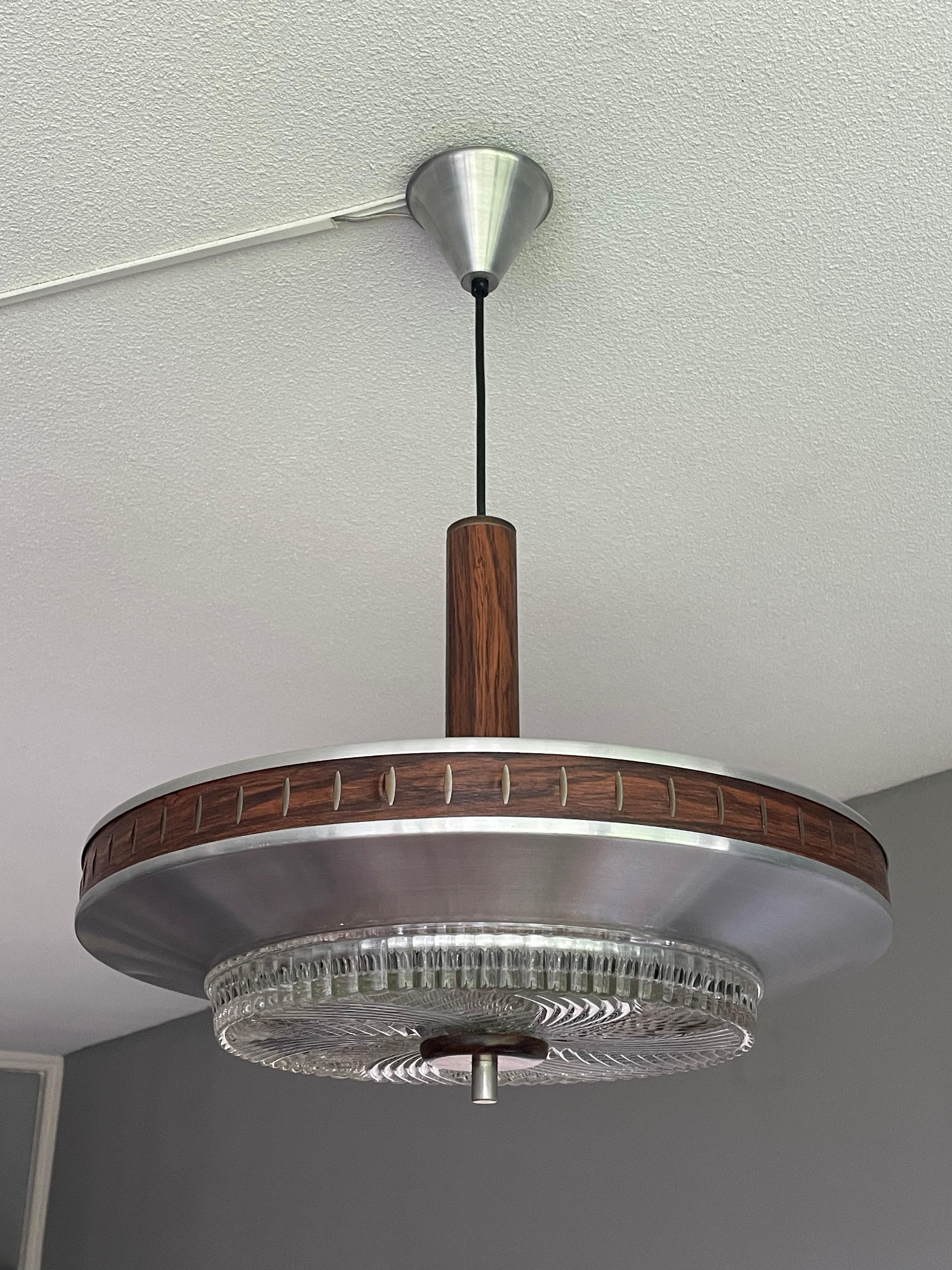 Moulage Great Design Modern Mid-Century Glass & Brass & Wood Suspension Light Fixture 1970 (luminaire suspendu en verre, laiton et bois)
