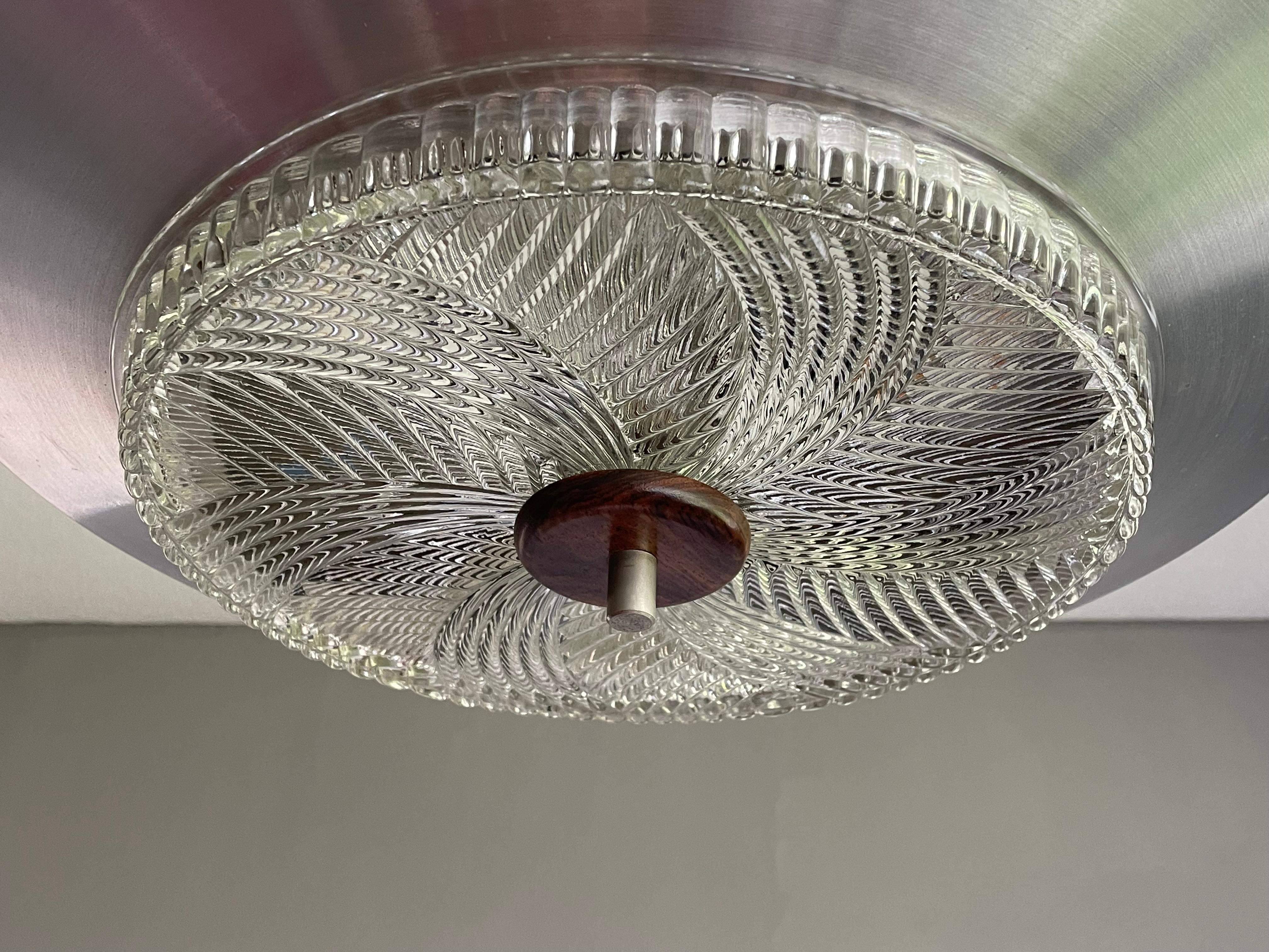 20ième siècle Great Design Modern Mid-Century Glass & Brass & Wood Suspension Light Fixture 1970 (luminaire suspendu en verre, laiton et bois)