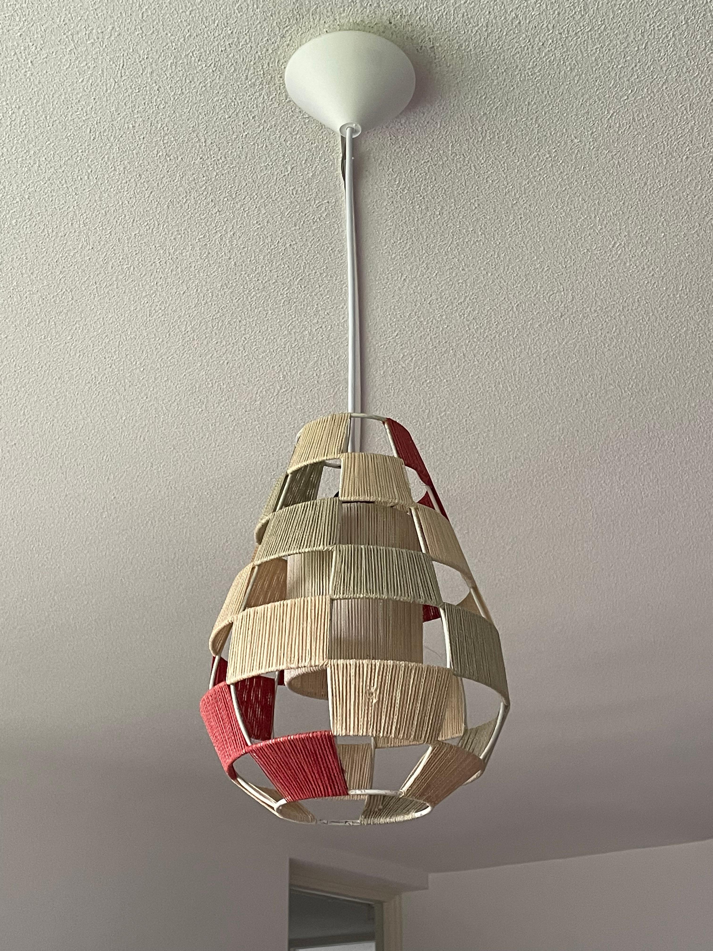 Great Design Midcentury Modern Metallrahmen-Pendelleuchte mit Metallrahmen w. Baumwollgarn-Farben (Faden)