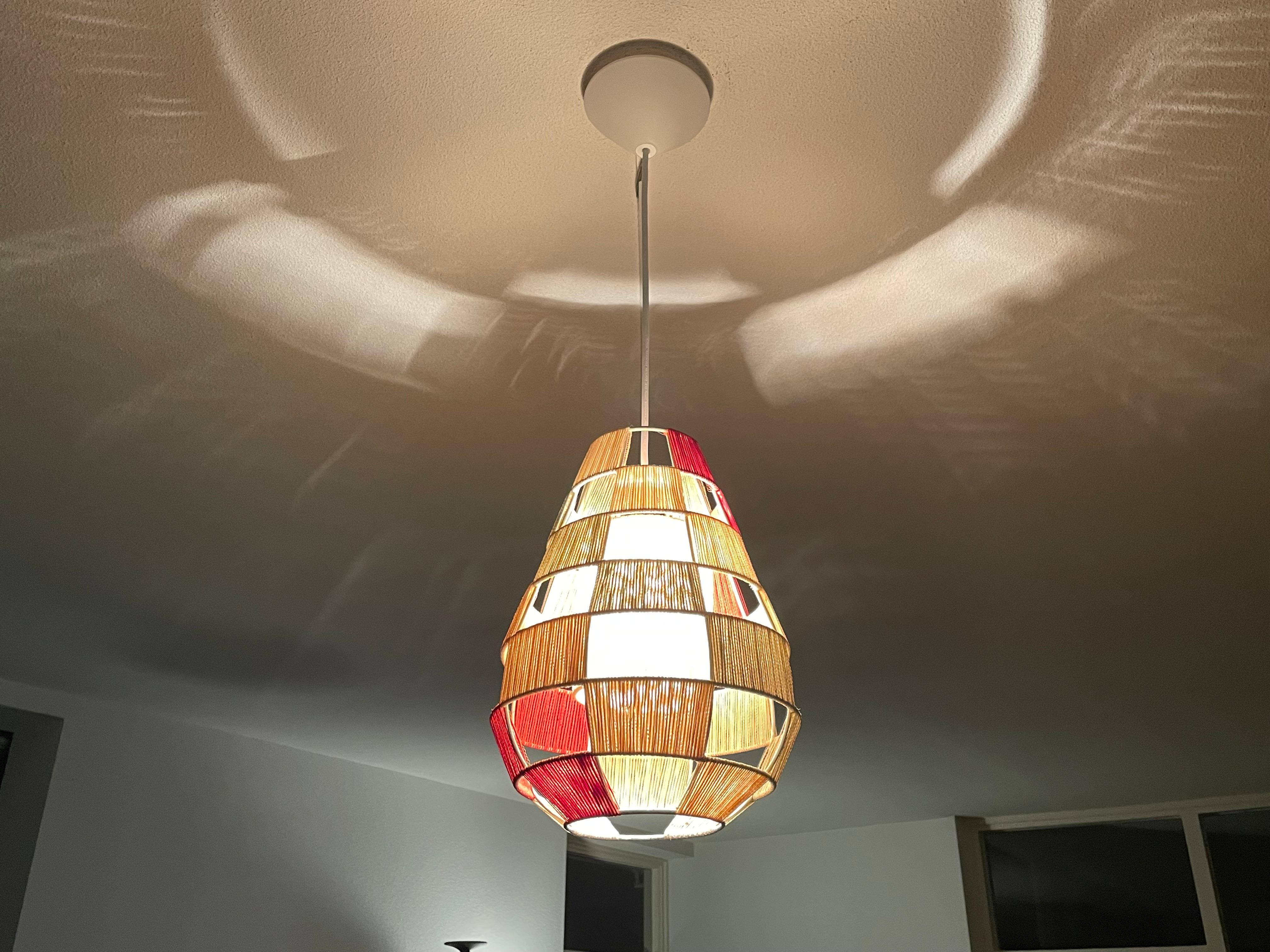 Great Design Midcentury Modern Metallrahmen-Pendelleuchte mit Metallrahmen w. Baumwollgarn-Farben 1