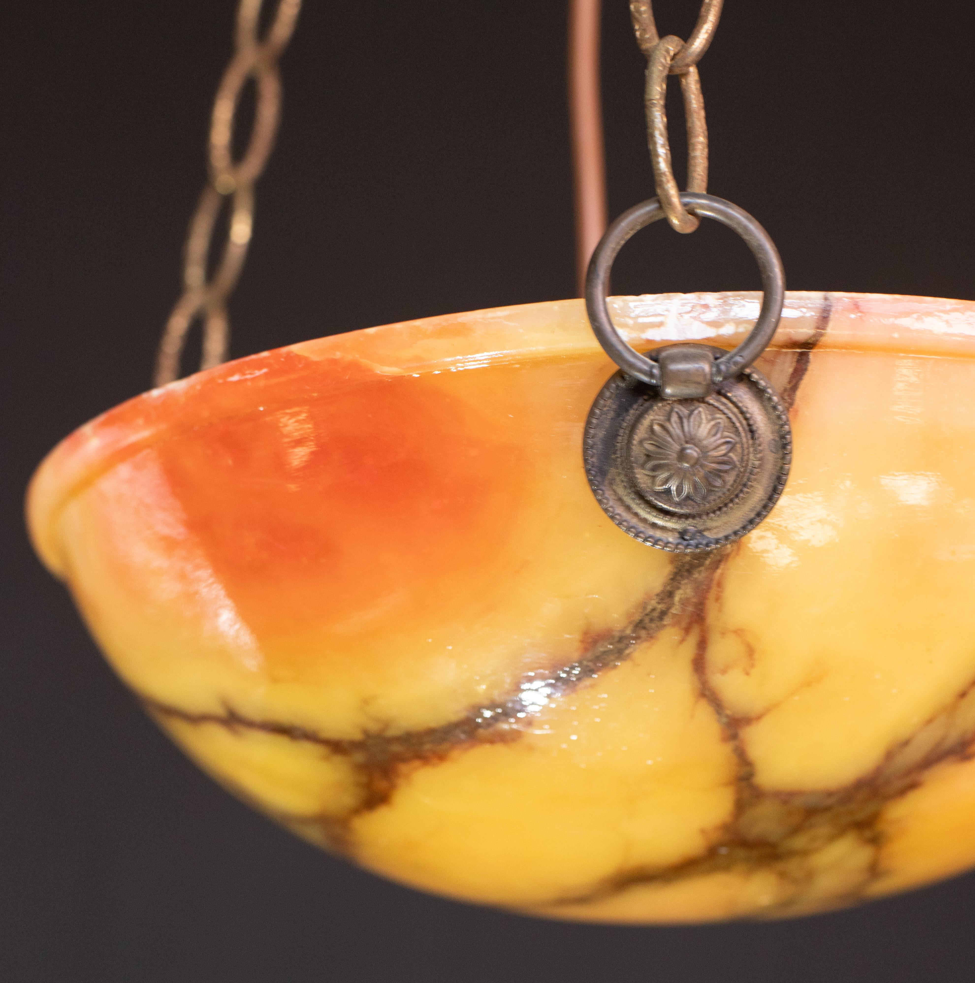 Roter und orangefarbener Art-Déco-Kronleuchter aus weißem Alabaster mit großartigem Design, 1940er Jahre im Angebot 6