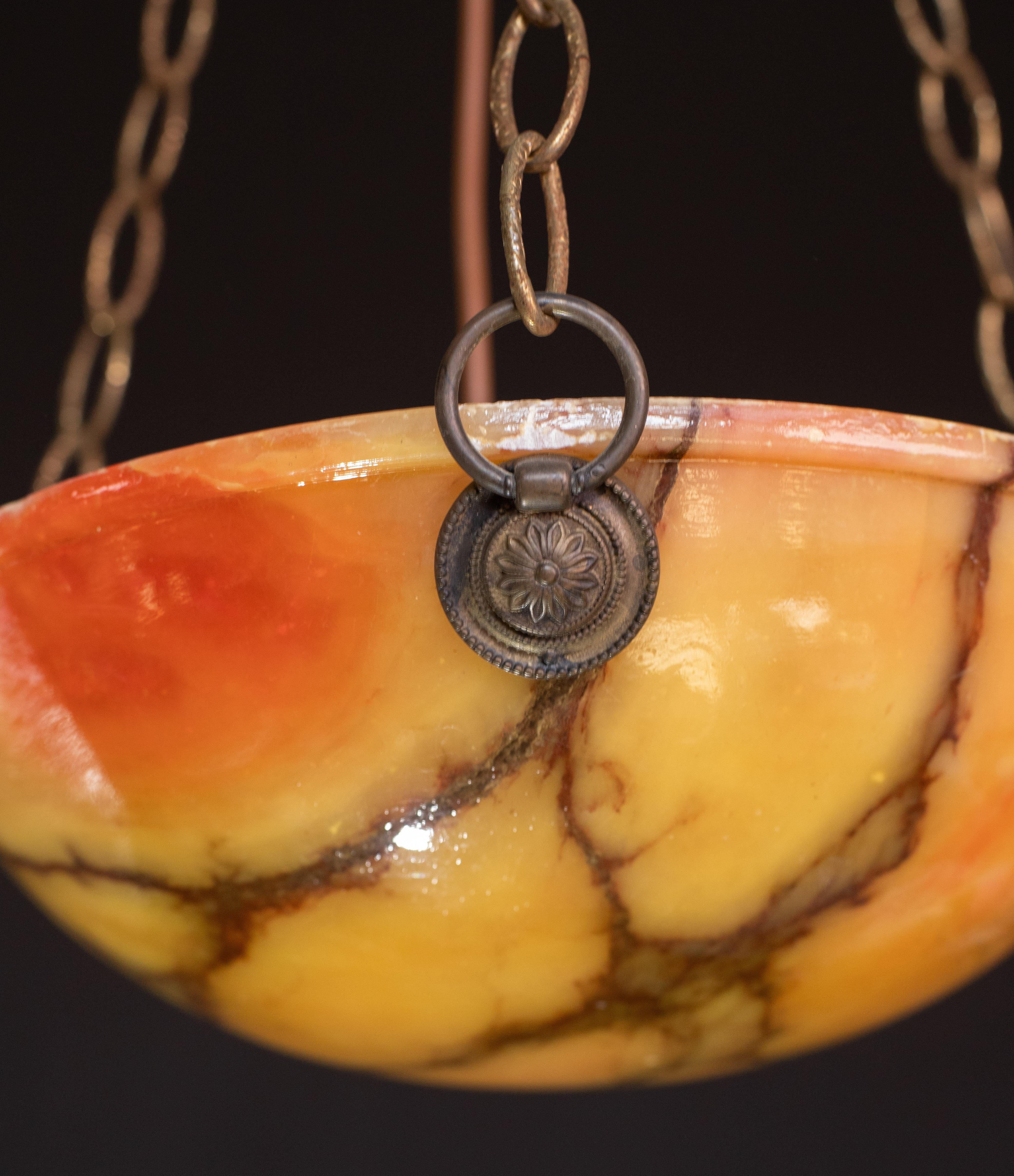 Roter und orangefarbener Art-Déco-Kronleuchter aus weißem Alabaster mit großartigem Design, 1940er Jahre im Angebot 7