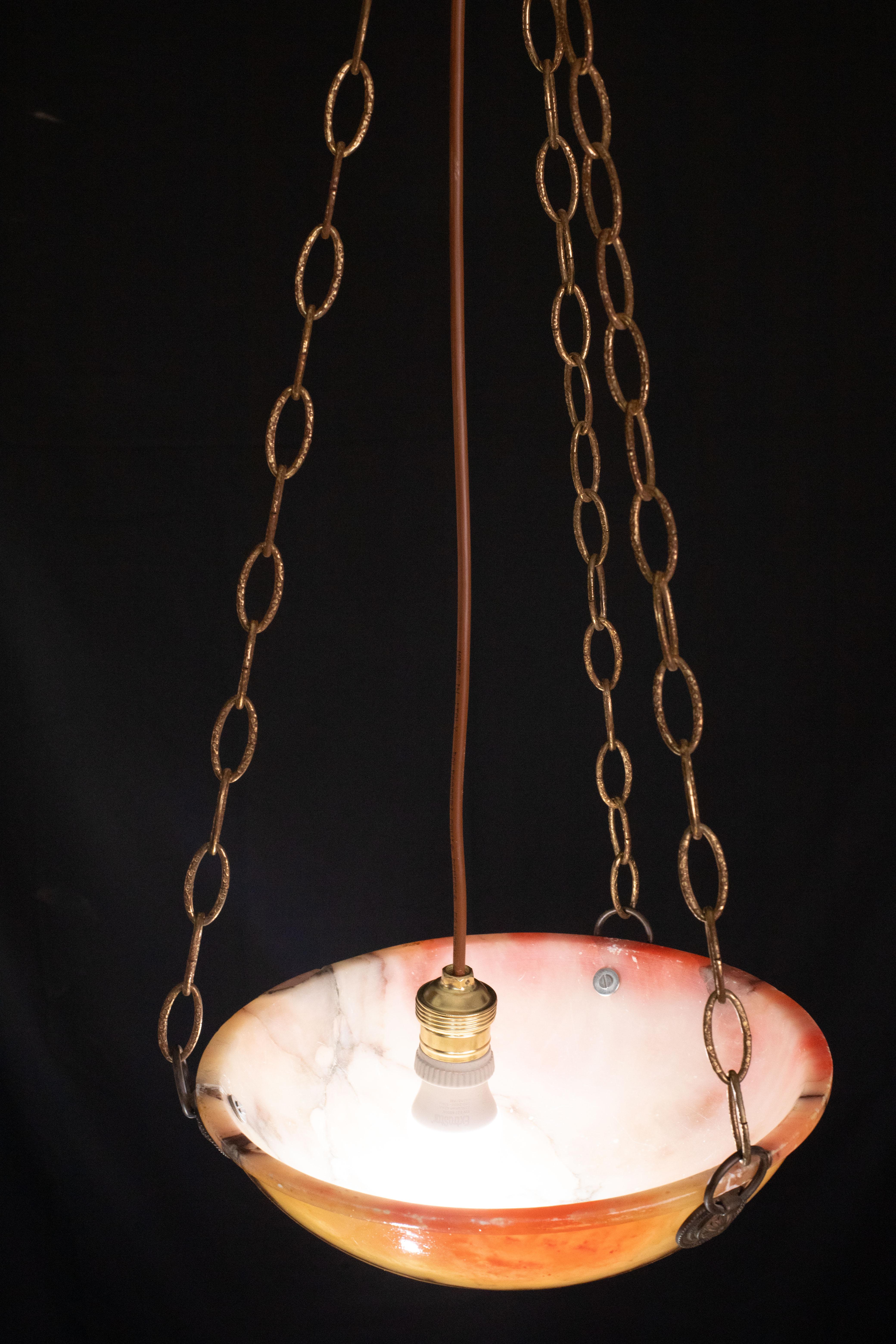 Roter und orangefarbener Art-Déco-Kronleuchter aus weißem Alabaster mit großartigem Design, 1940er Jahre im Angebot 2