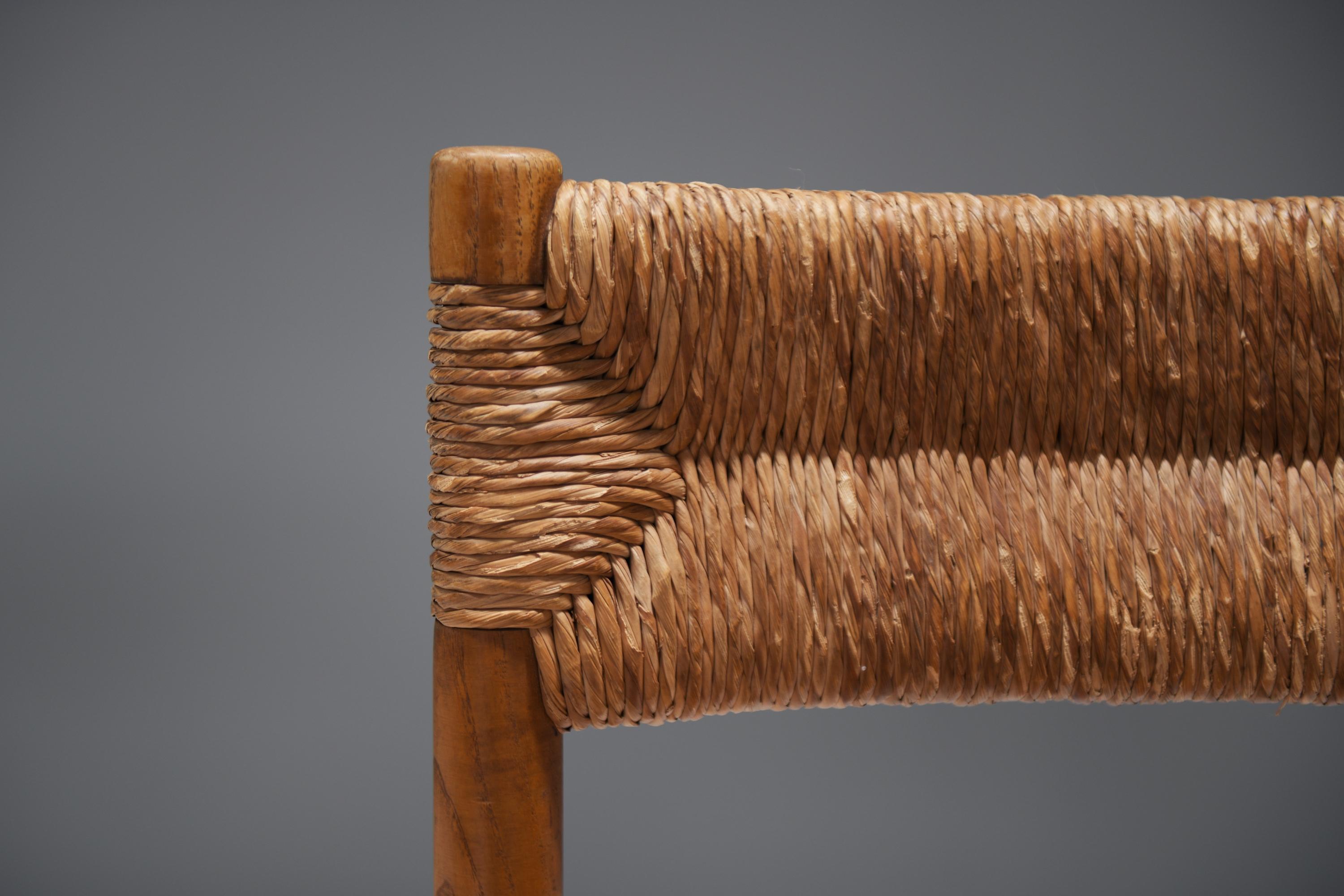 Chaises de salle à manger du Dordogne par Charlotte Perriand /Robert Sentou - France 4