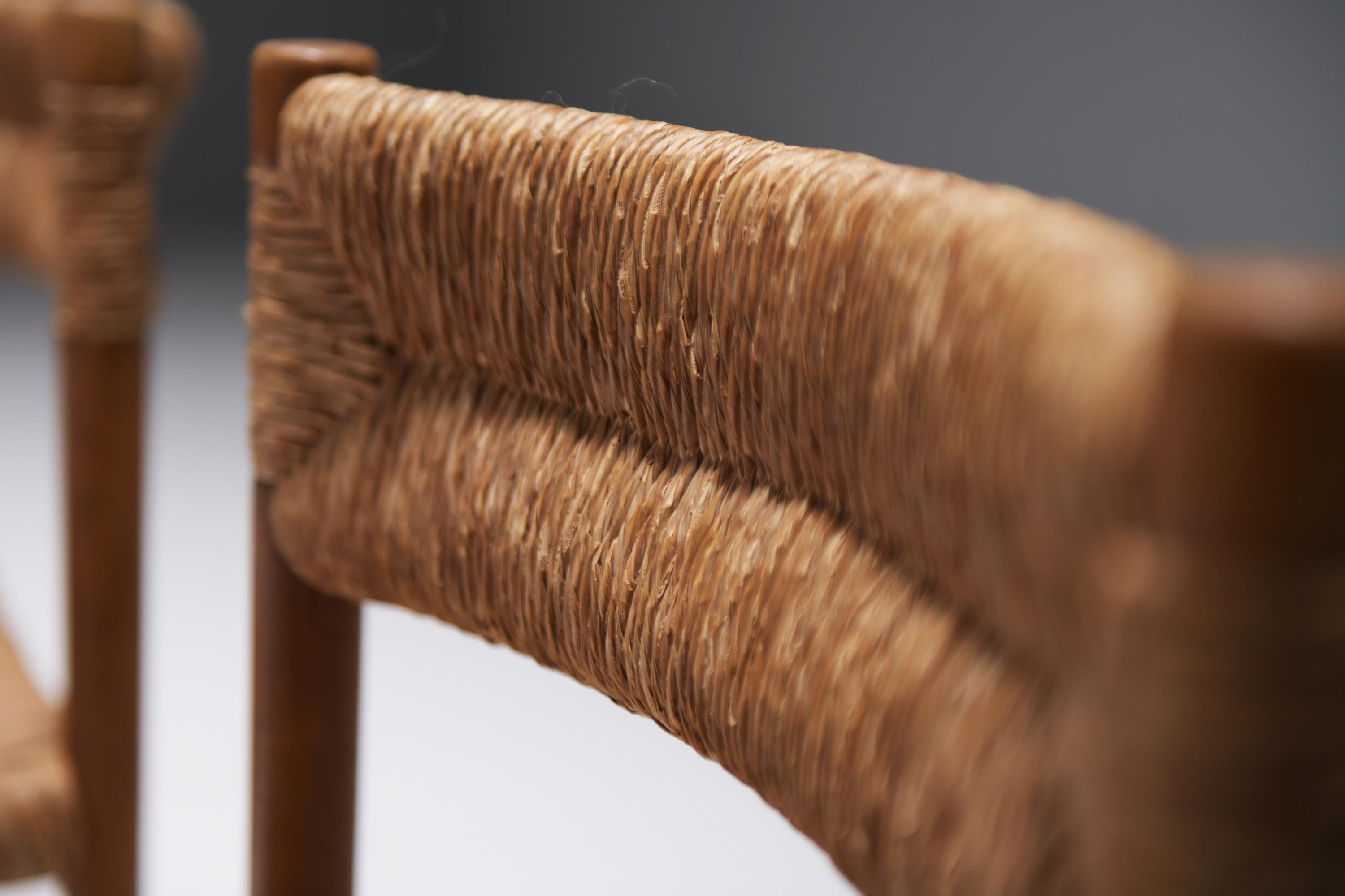 Chaises de salle à manger du Dordogne par Charlotte Perriand /Robert Sentou - France 5