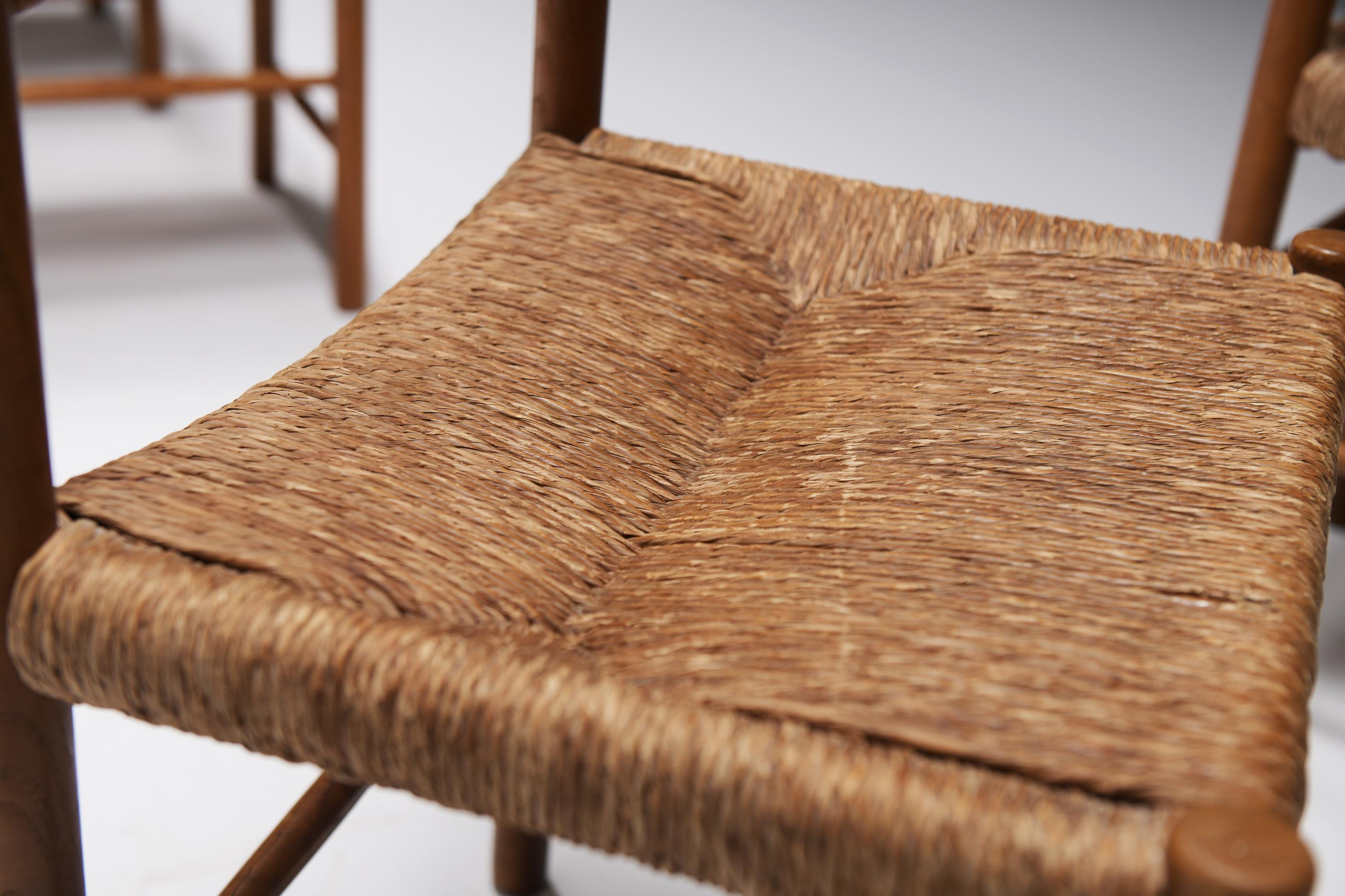 Chaises de salle à manger du Dordogne par Charlotte Perriand /Robert Sentou - France 11