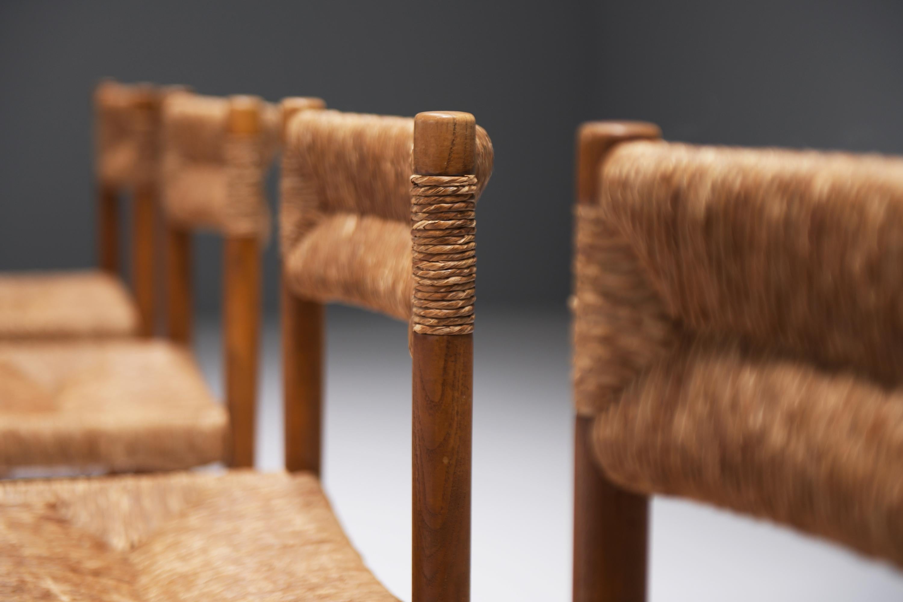 Chaises de salle à manger du Dordogne par Charlotte Perriand /Robert Sentou - France 2