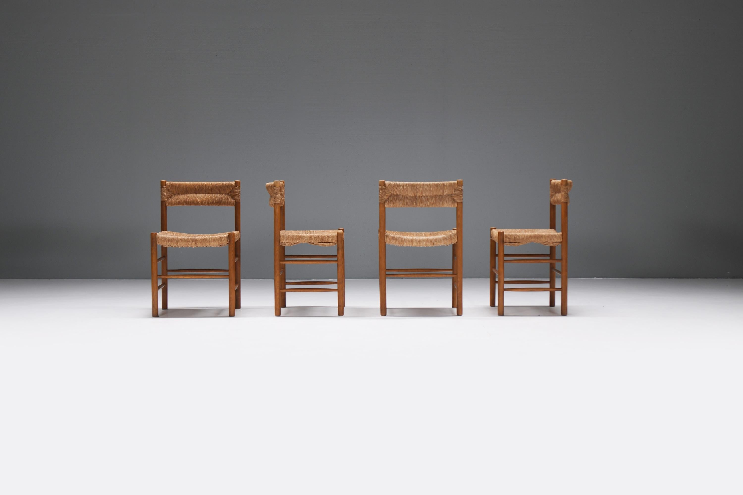A matching set of 4 vintage ‘Dordogne’ dining chairs in a remarkable original condition. Showing a stunning patina and natural wear on the wood and straw, celebrating the passage of time.
Designed & manufactured at the request of Charlotte Perriand