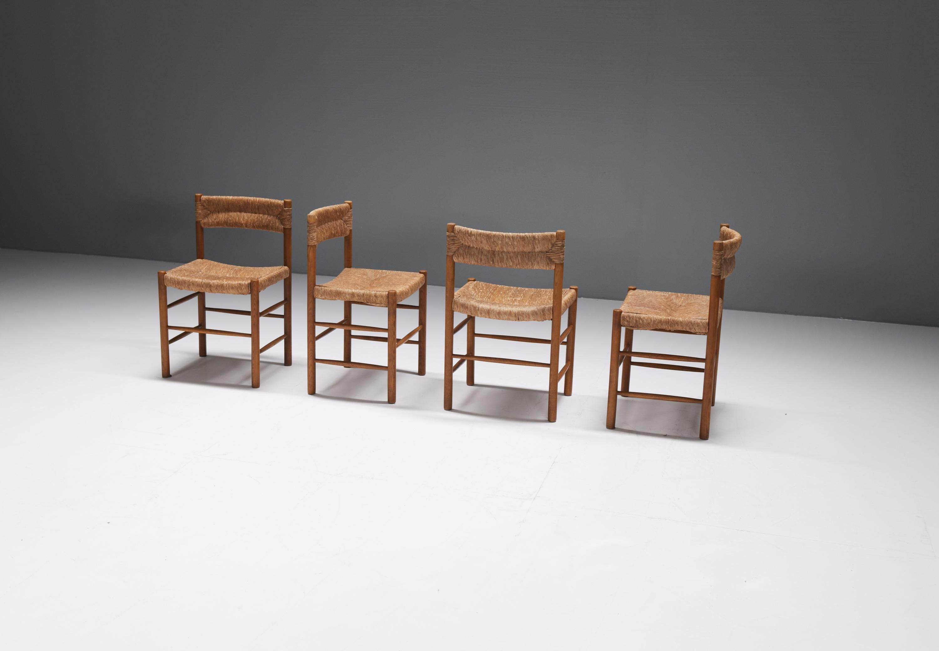 Chaises de salle à manger du Dordogne par Charlotte Perriand /Robert Sentou - France Bon état à Buggenhout, Oost-Vlaanderen