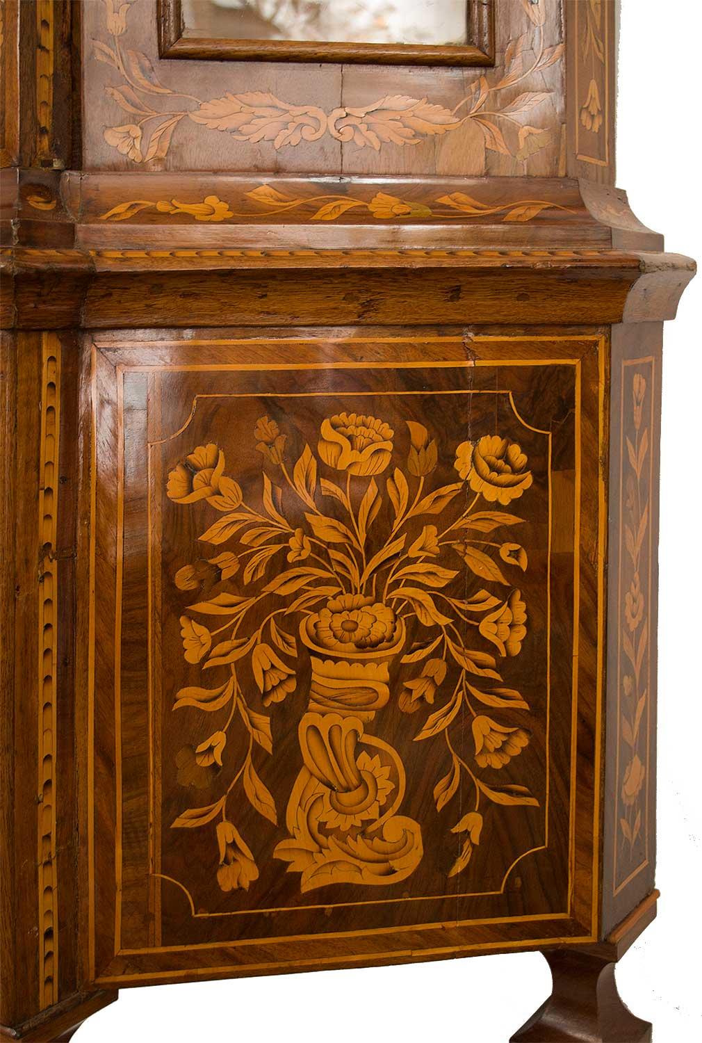 Marqueterie Grand meuble de rangement néerlandais en marqueterie florale, 19ème siècle