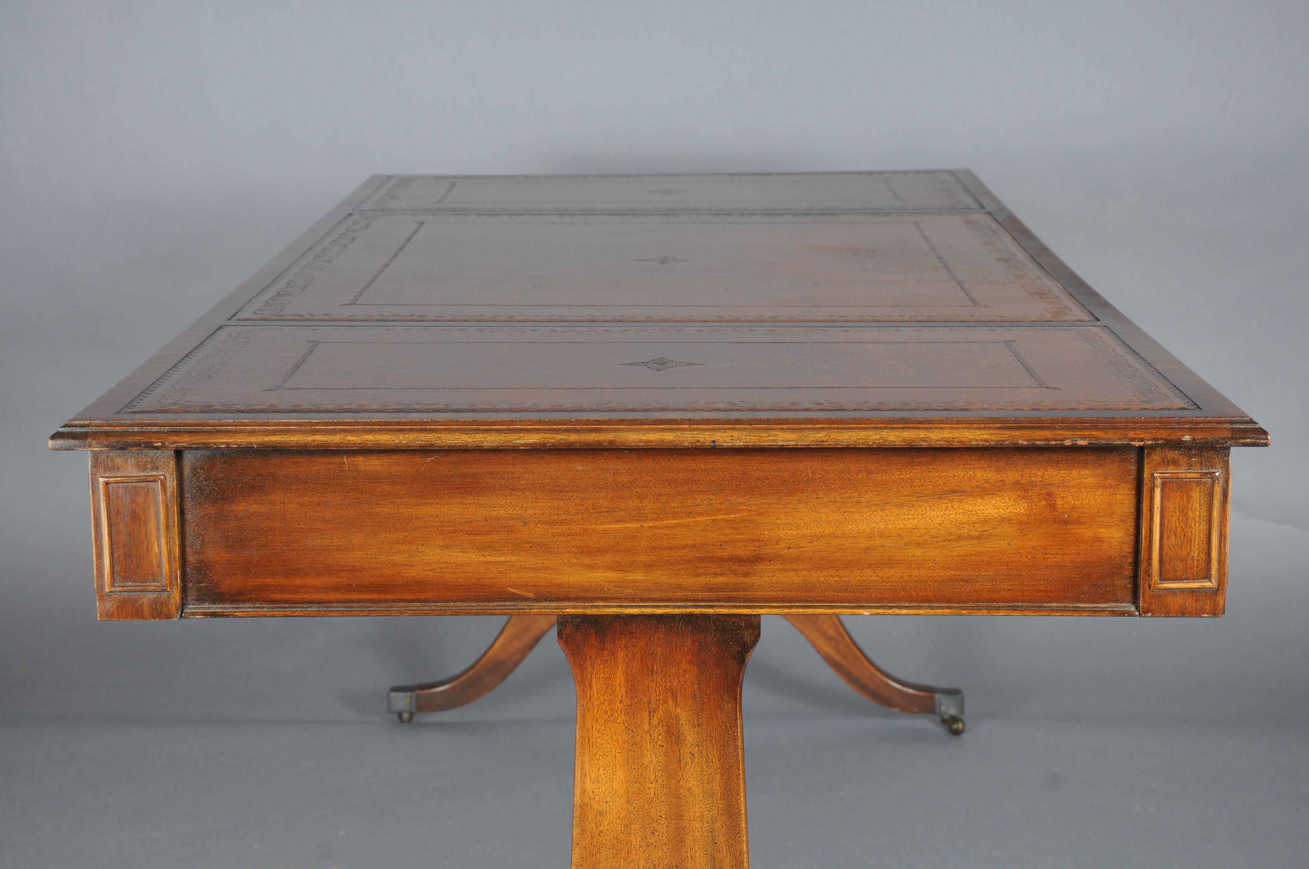 20ième siècle Great English partner desk, writing desk, mahogany (acajou) en vente