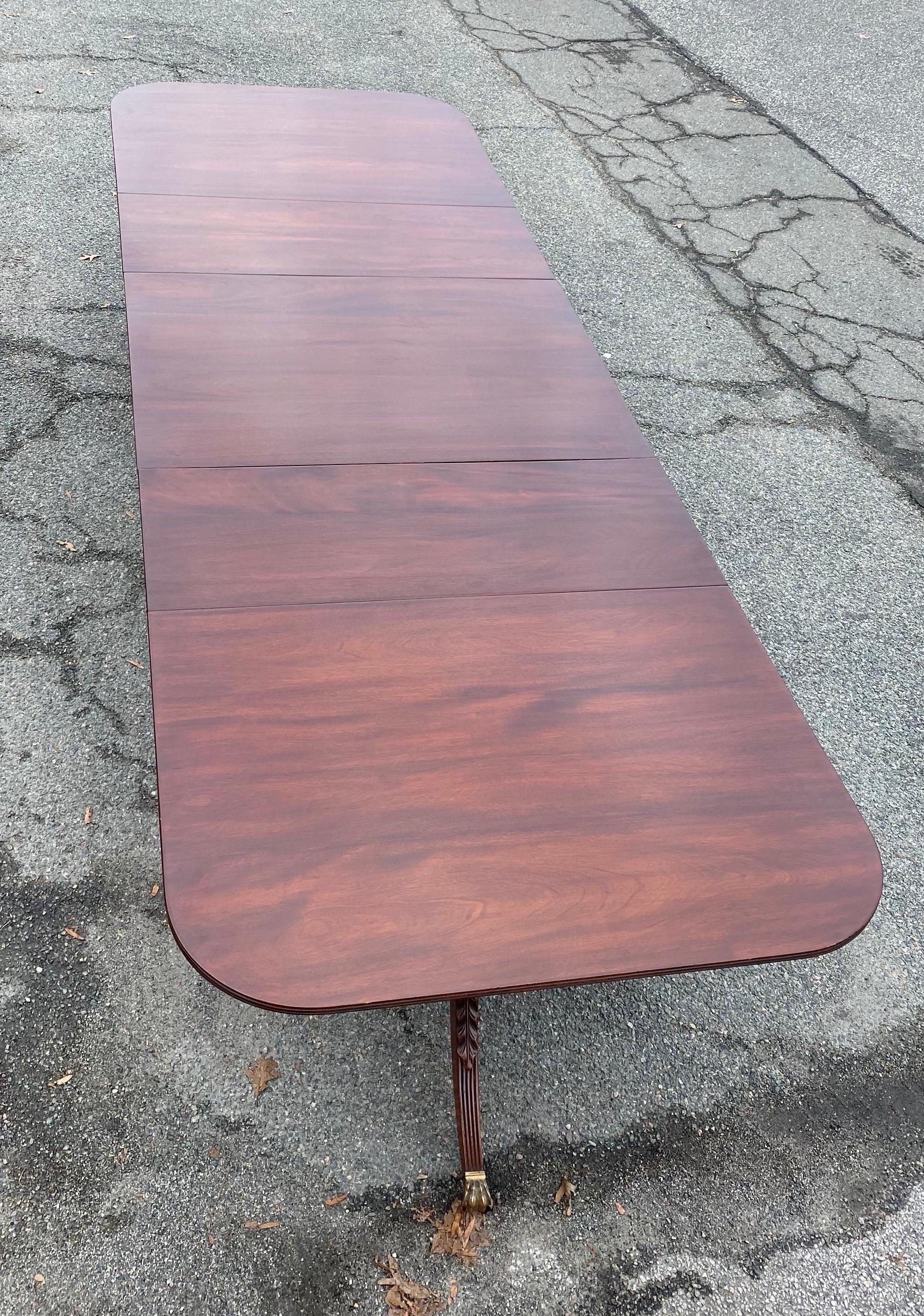Great Georgian Style Mahogany Triple Pedestal Dining Table, Early 20th Century In Good Condition In Charleston, SC