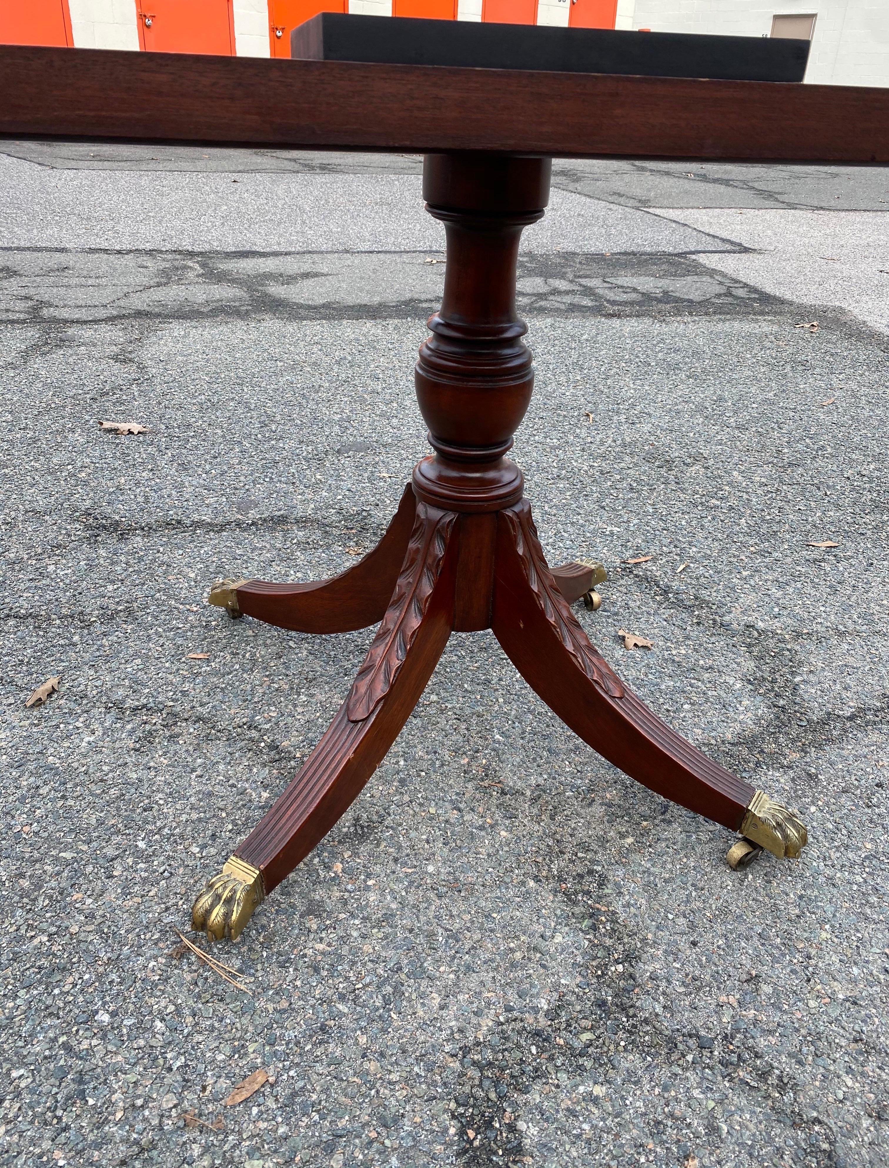 Great Georgian Style Mahogany Triple Pedestal Dining Table, Early 20th Century 4