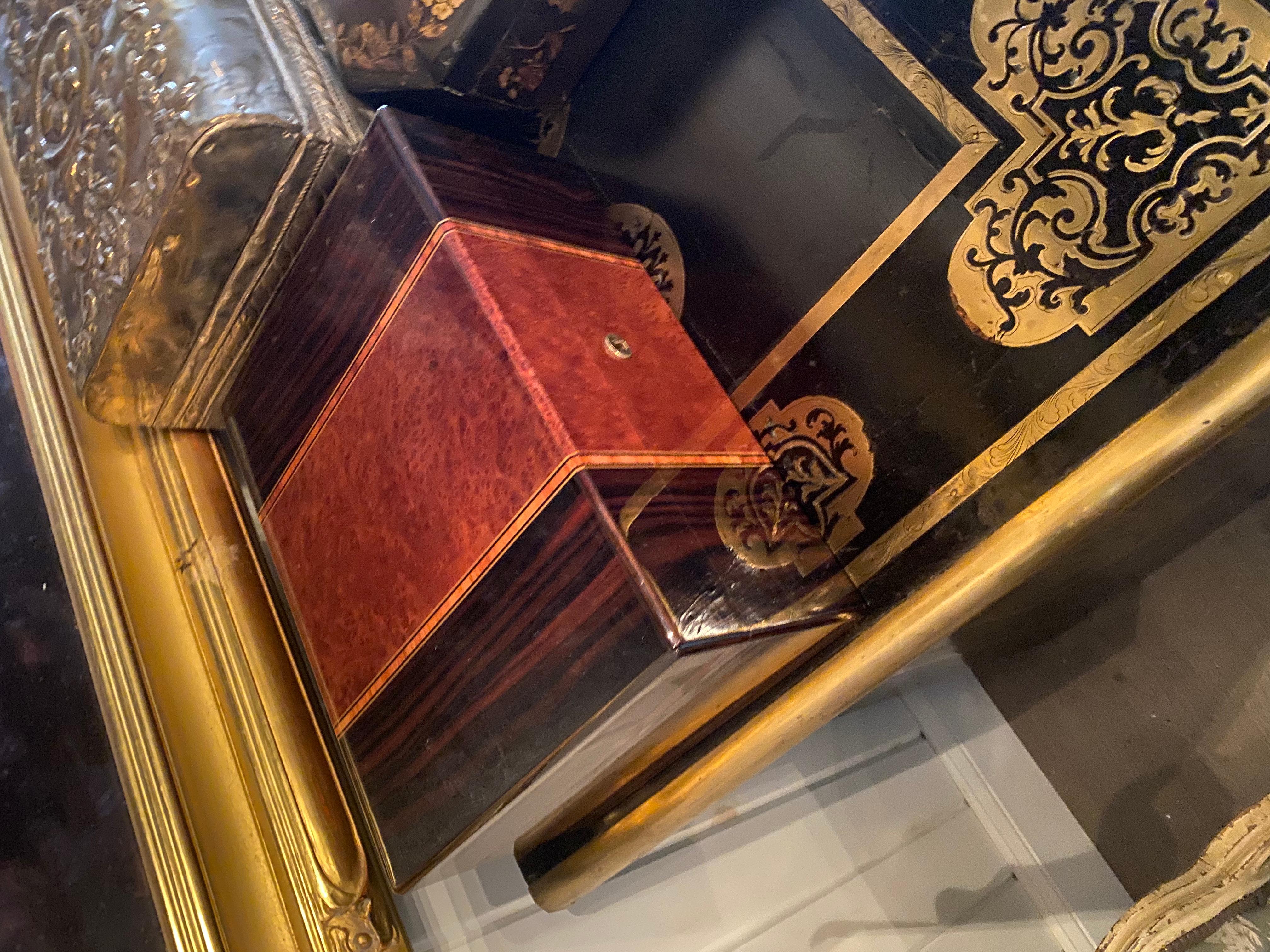 Un grande regalo per la festa di Natale.  Bellissimo Humidor in Wood Esotico con interni attrezzati, finitura lucida.