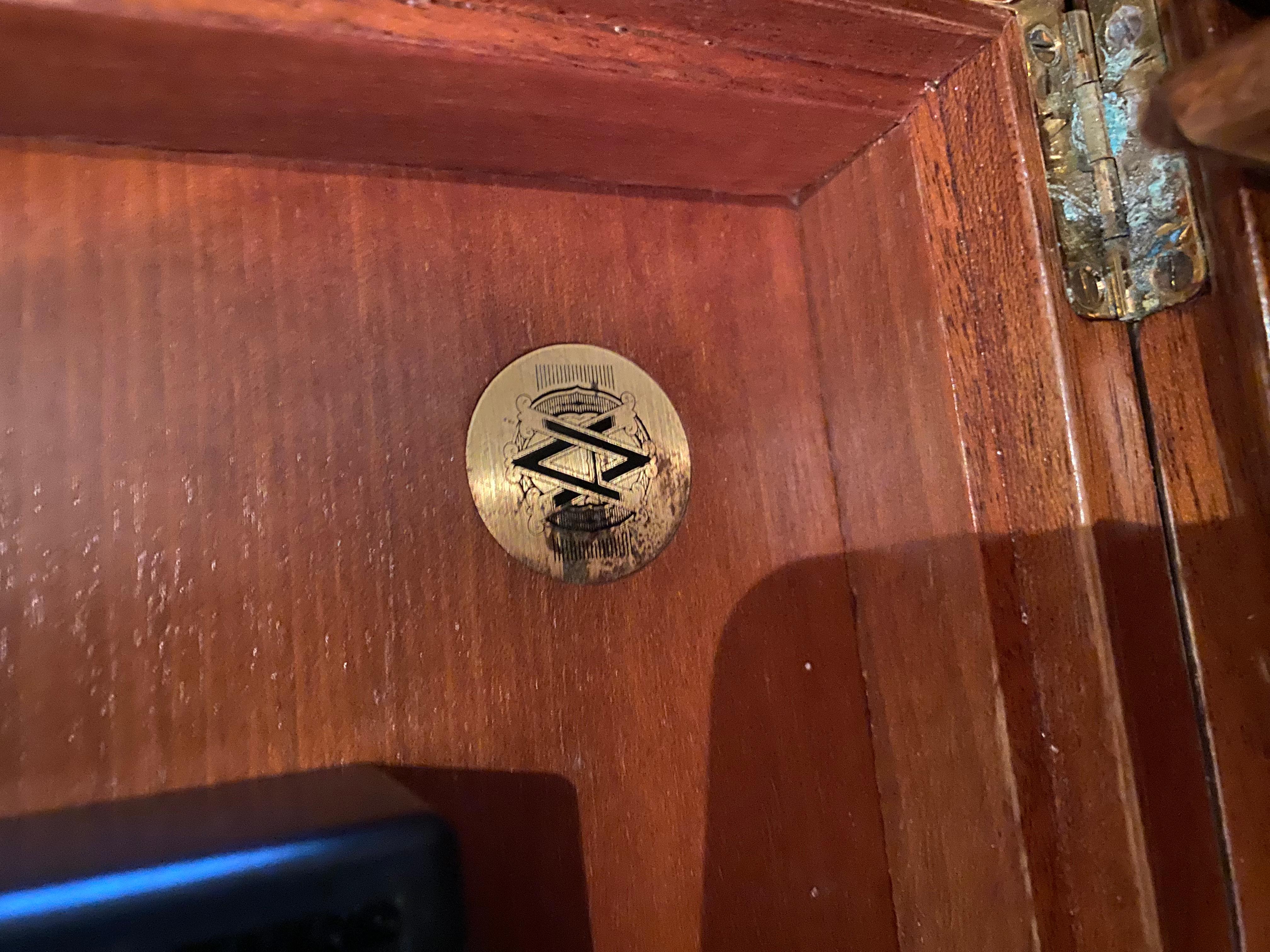 GRANDE REGALO. Bellissimo Humidor in Wood Esotico con interni attrezzati, finitura lucida. In condizioni ottime in vendita a Buchanan, MI