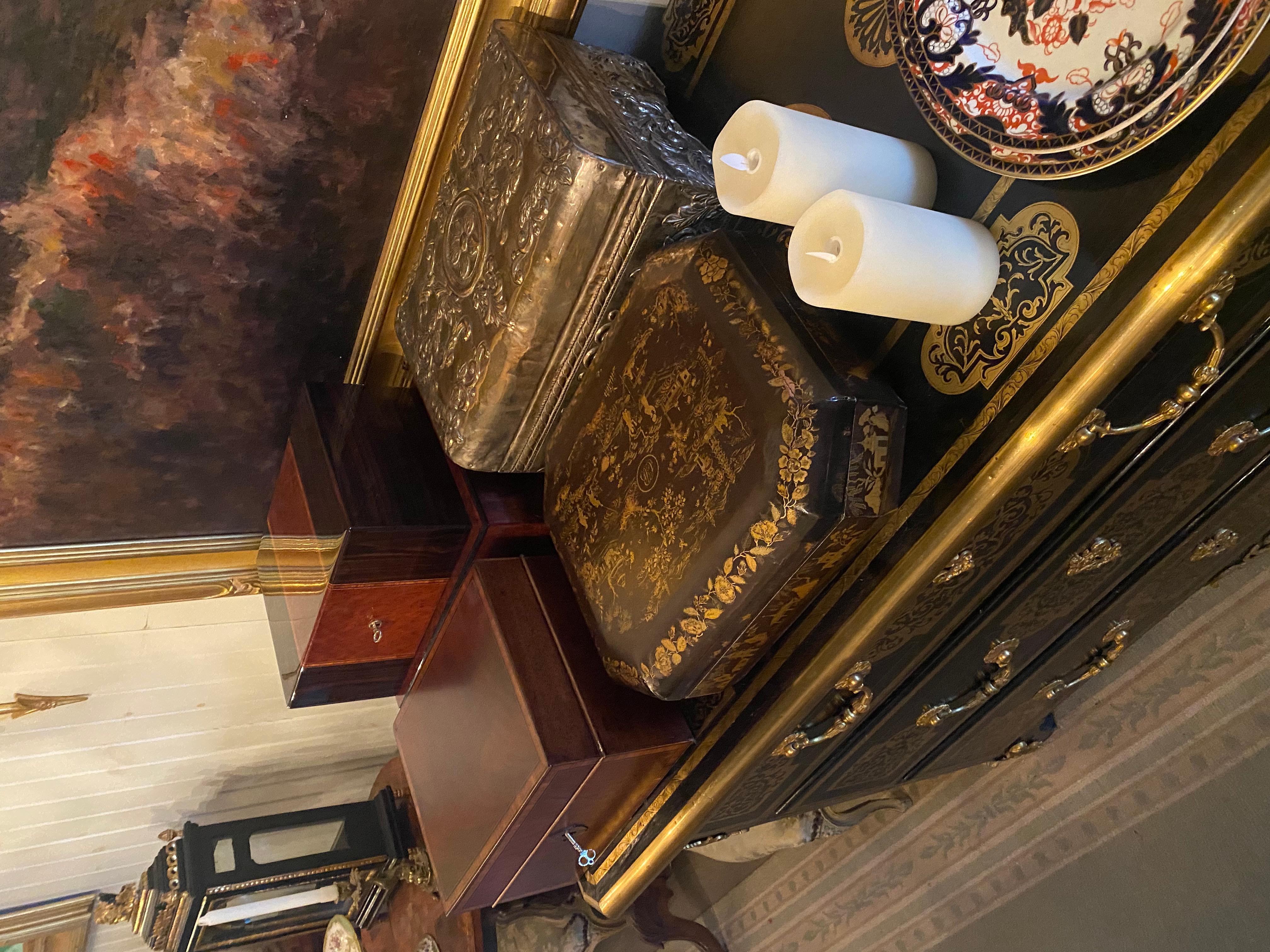 GRANDE REGALO. Bellissimo Humidor in Wood Esotico con interni attrezzati, finitura lucida. in vendita 1