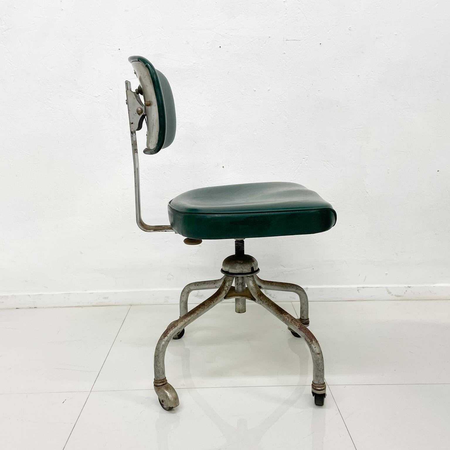 Mid-20th Century 1960s Steelcase Task Office Chair Green Naugahyde Grand Rapids