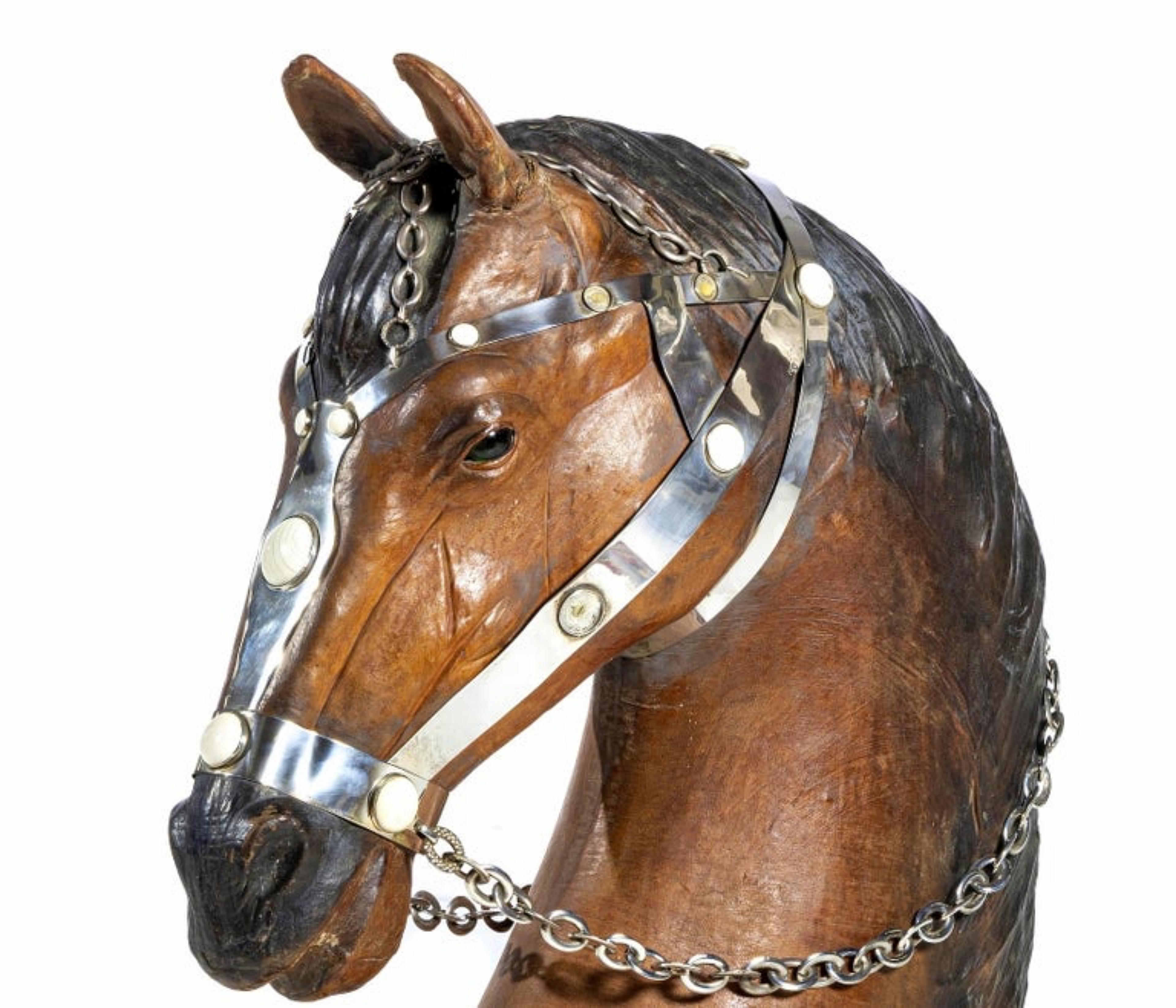 GRAND DOS DE CHEVAL  En cuir et argent anglais du 20e siècle Bon état - En vente à Madrid, ES