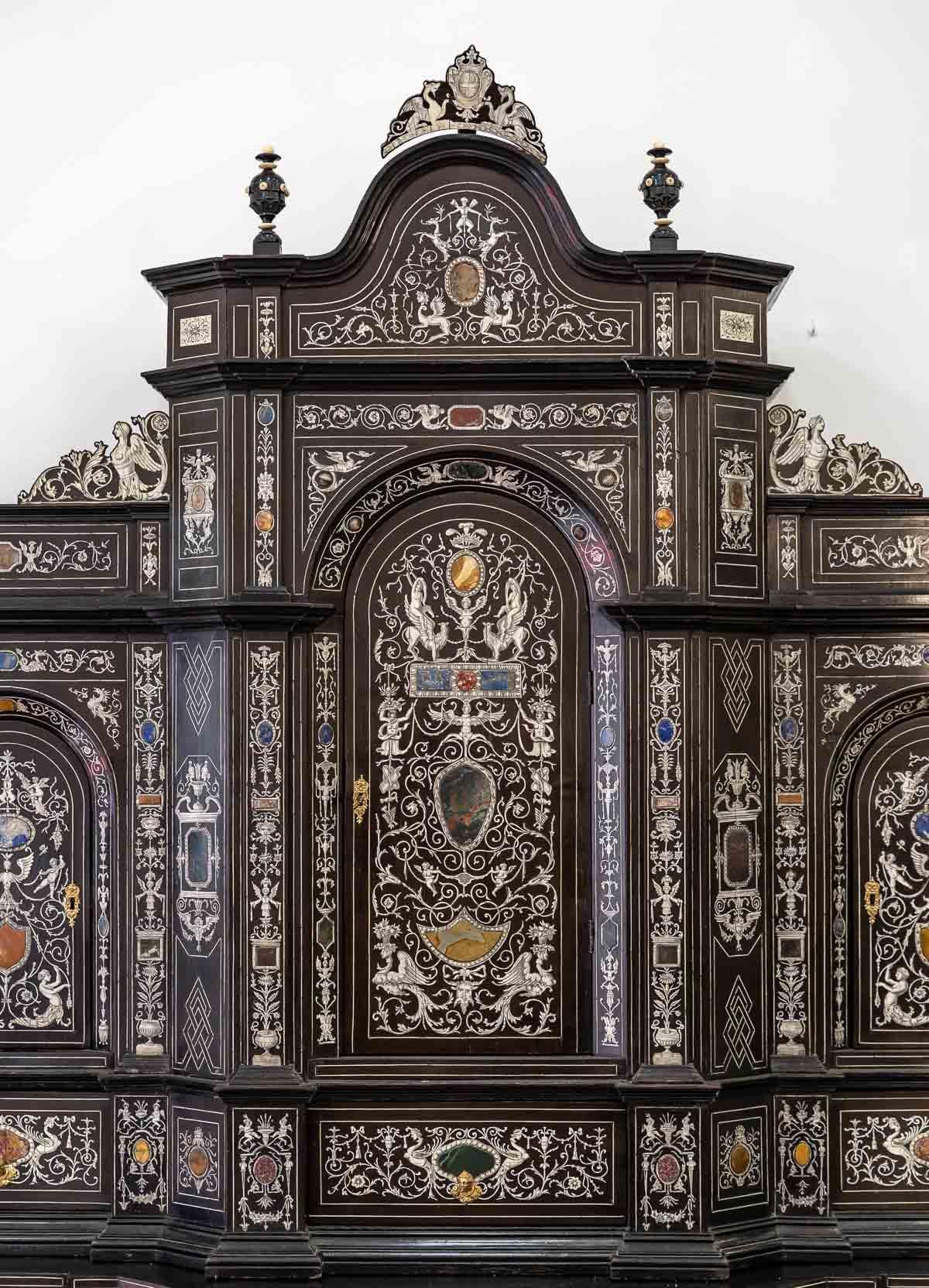 Napoléon III Grand meuble de rangement italien de Giovanni Battista Gatti du 19ème siècle en vente