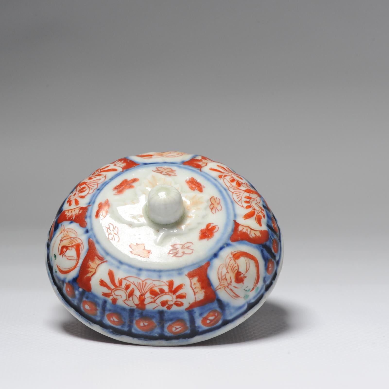 Great Japanese Imari Box Peony Flowers Butterfly Flowers, 19th Century In Good Condition For Sale In Amsterdam, Noord Holland
