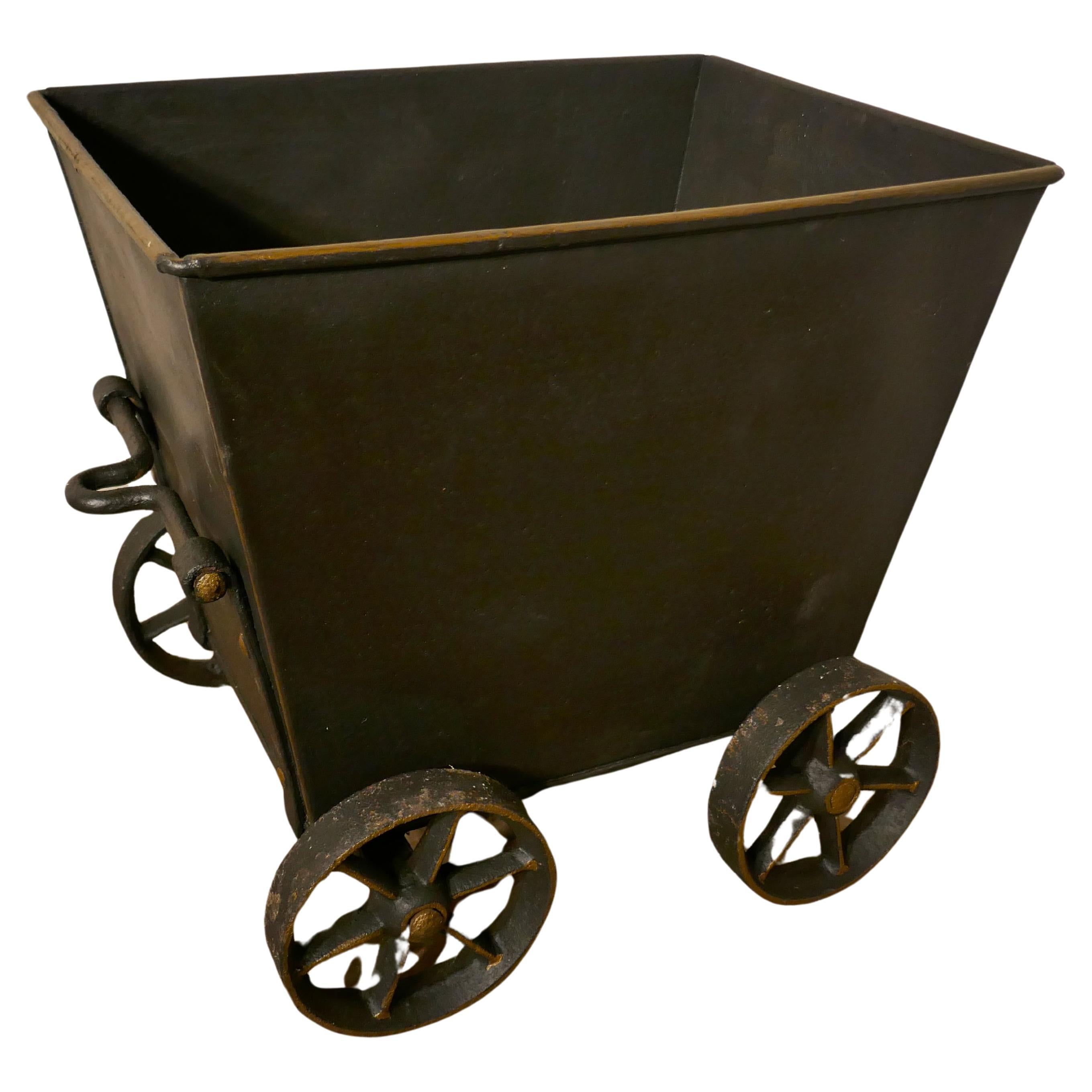 Chariot à charbon fabriqué par un petit forgeron, scuttle à charbon    en vente