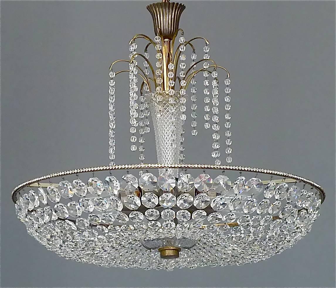 Mid-Century Modern Grand lustre cascade Lobmeyr en cascade en verre cristal facetté et laiton, 1955   en vente