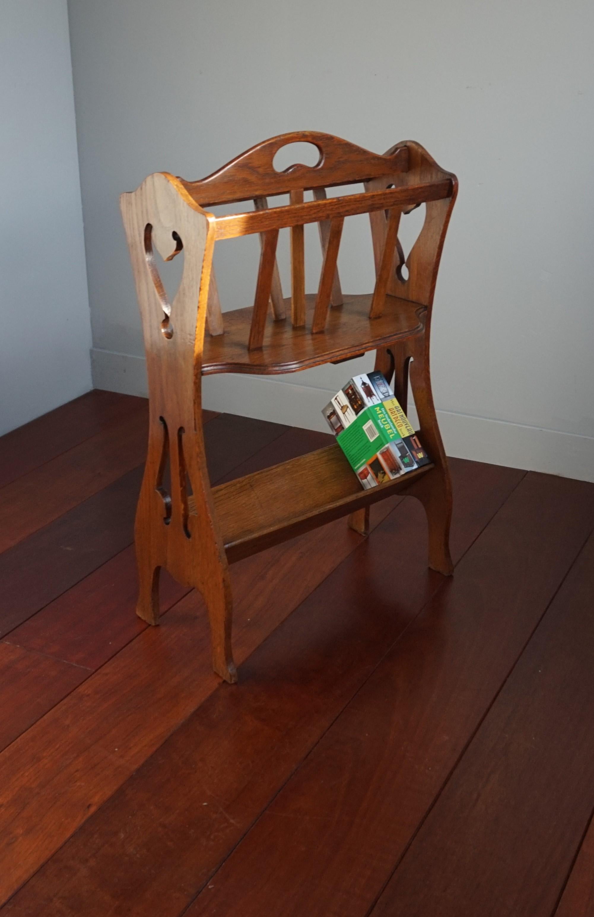 Chêne Great Looking 1910s Arts and Crafts Bookcase / Book Trough and Magazine Stand