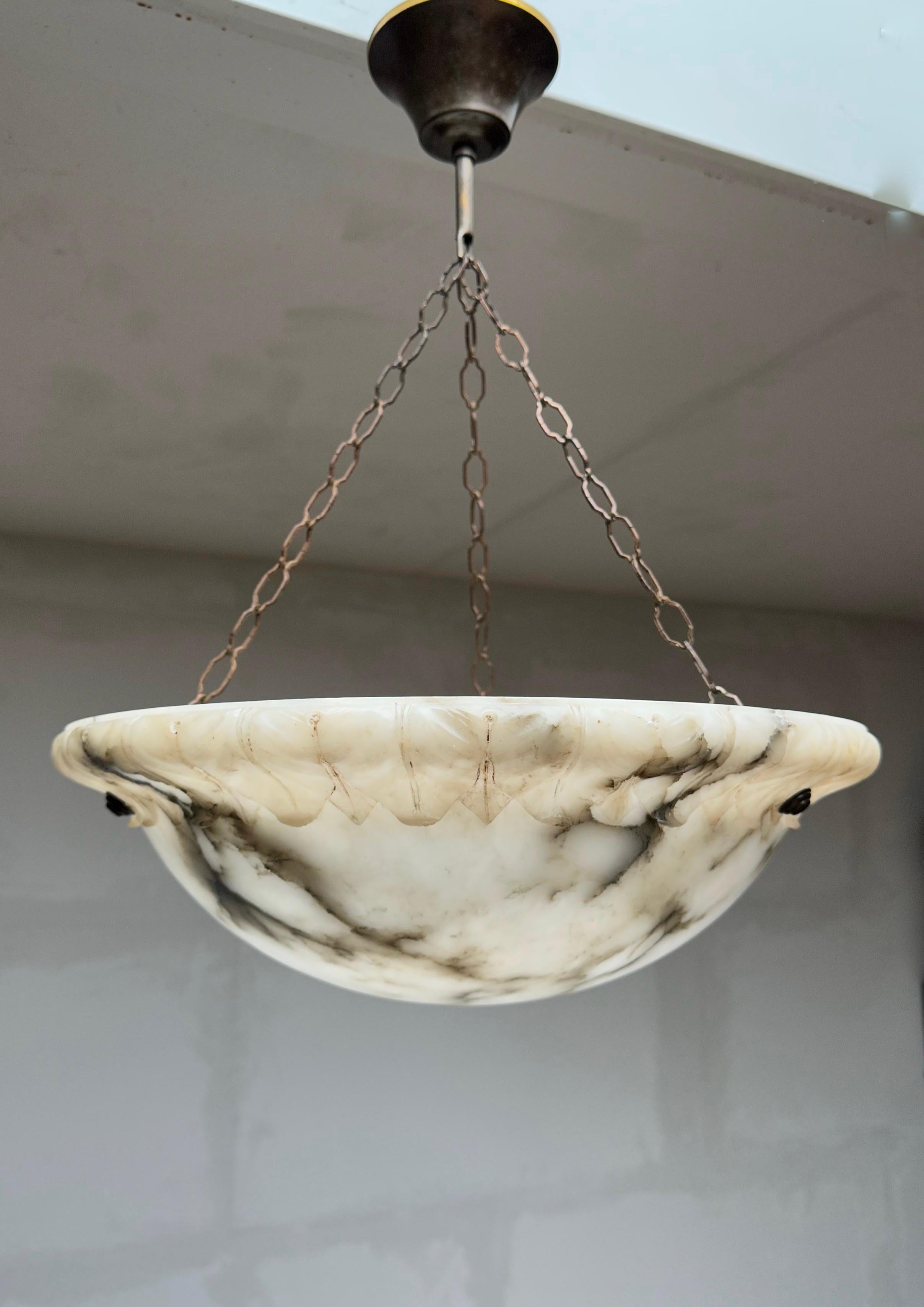 Superb condition chandelier with a stunning and good size alabaster mineral stone shade.

Thanks to it size, deep shape and remarkable design this alabaster chandelier will light up both your days and evenings. It is in excellent condition from