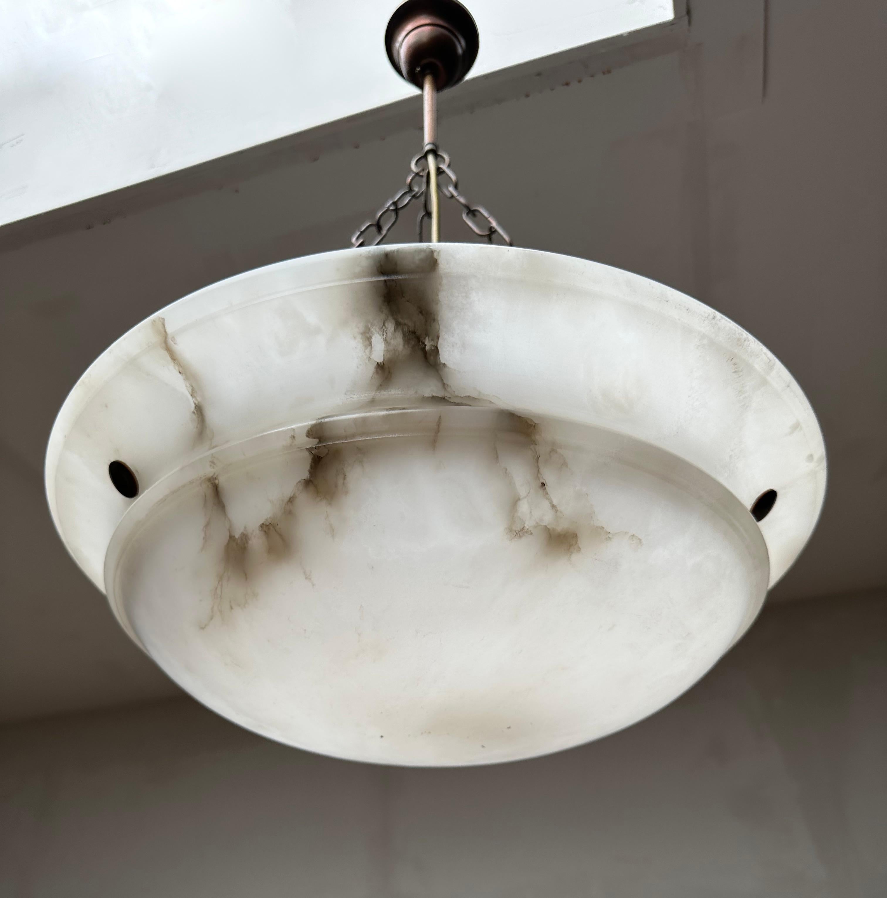 Superb condition chandelier with a stunning and large size alabaster mineral stone shade, 17.7 inches diameter.

This stylish fixture has a very calm look and feel and thanks to it size, deep bowl shape and remarkable design this alabaster