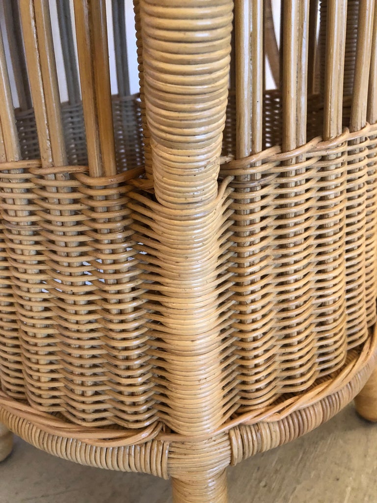 Great Looking Pair of Round Wicker End Tables For Sale at 1stDibs