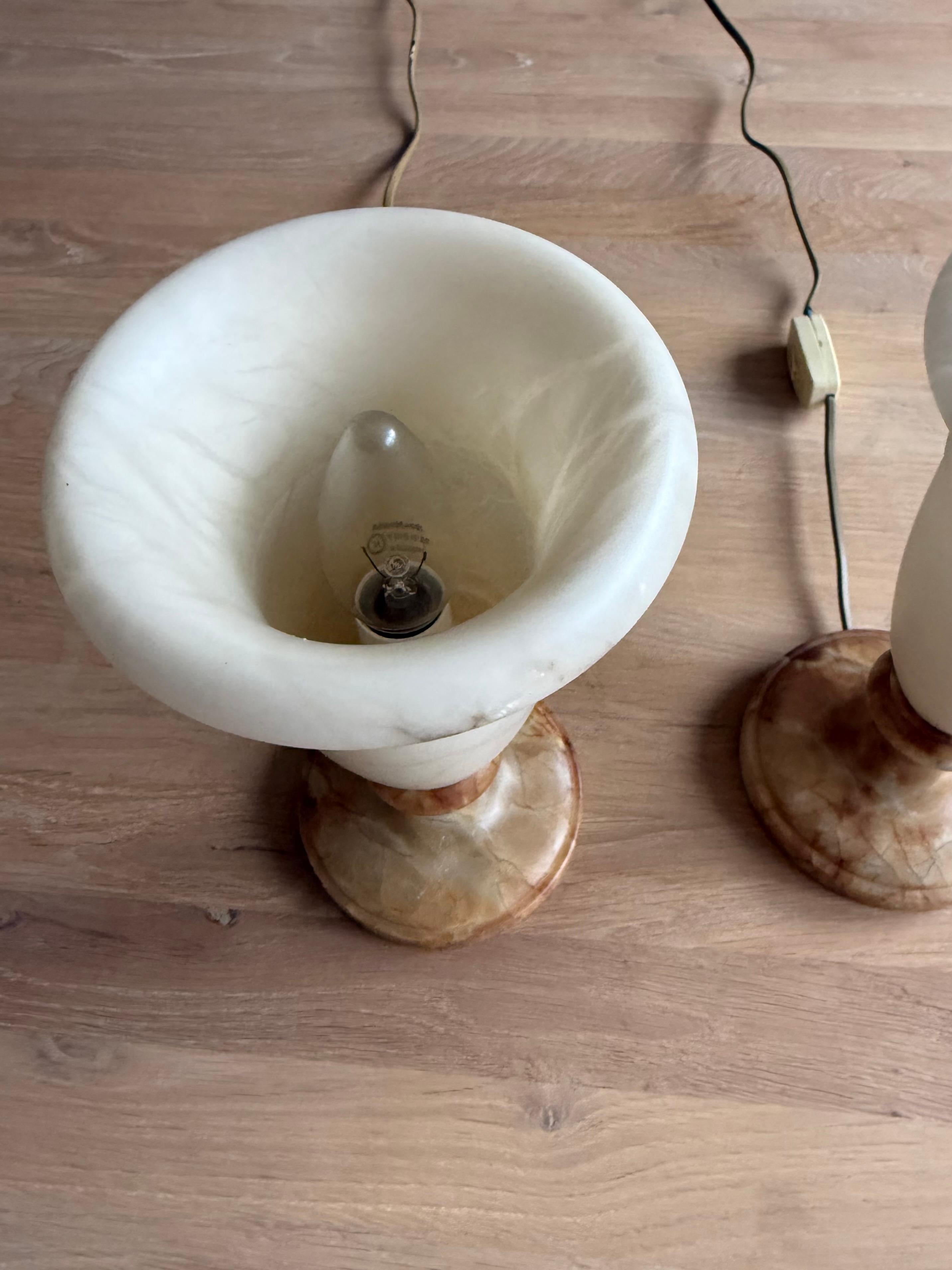 Great Looking & Rare Design Pair of Timeless Alabaster Round Table Lamps, 1970s For Sale 5