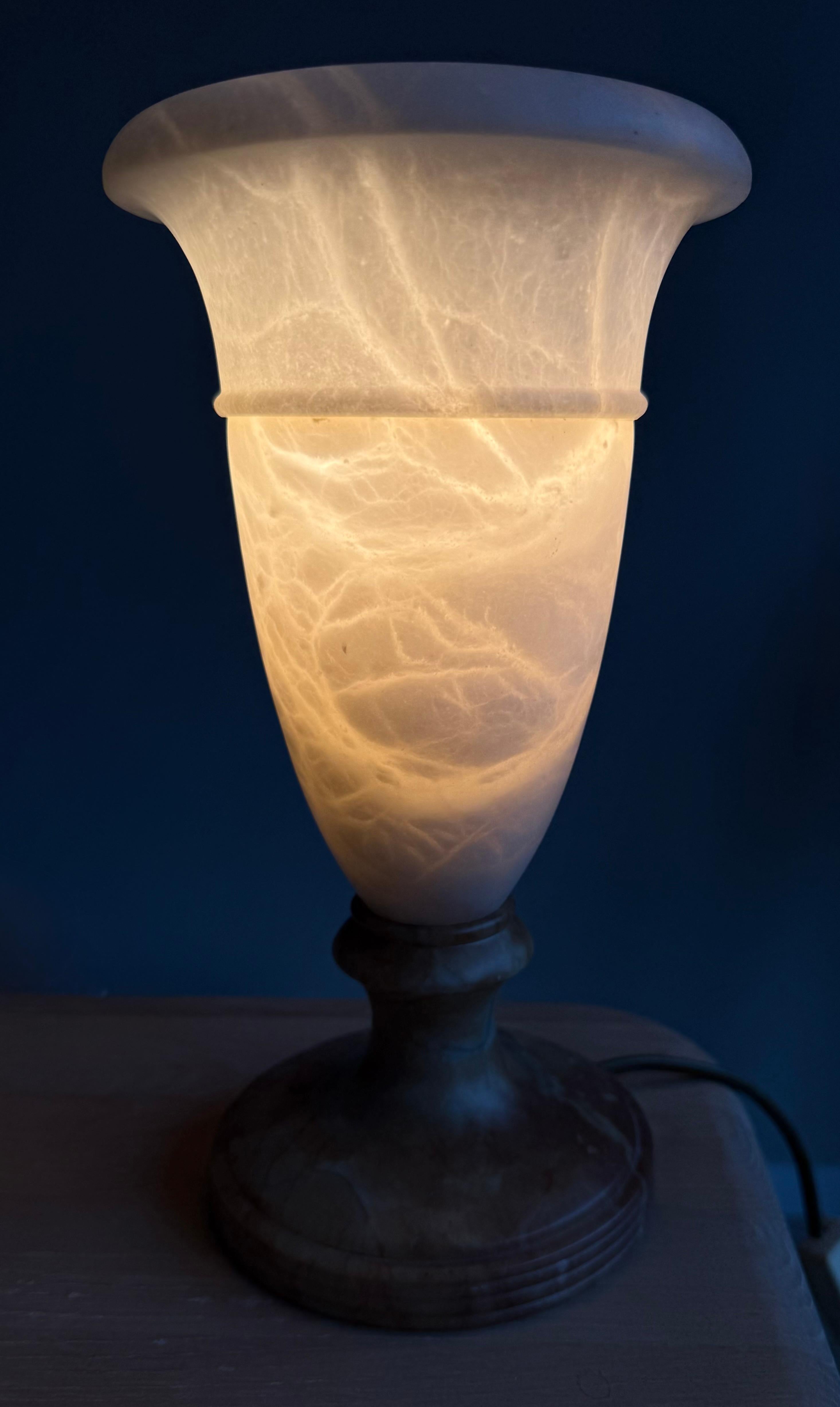 Great Looking & Rare Design Pair of Timeless Alabaster Round Table Lamps, 1970s For Sale 10