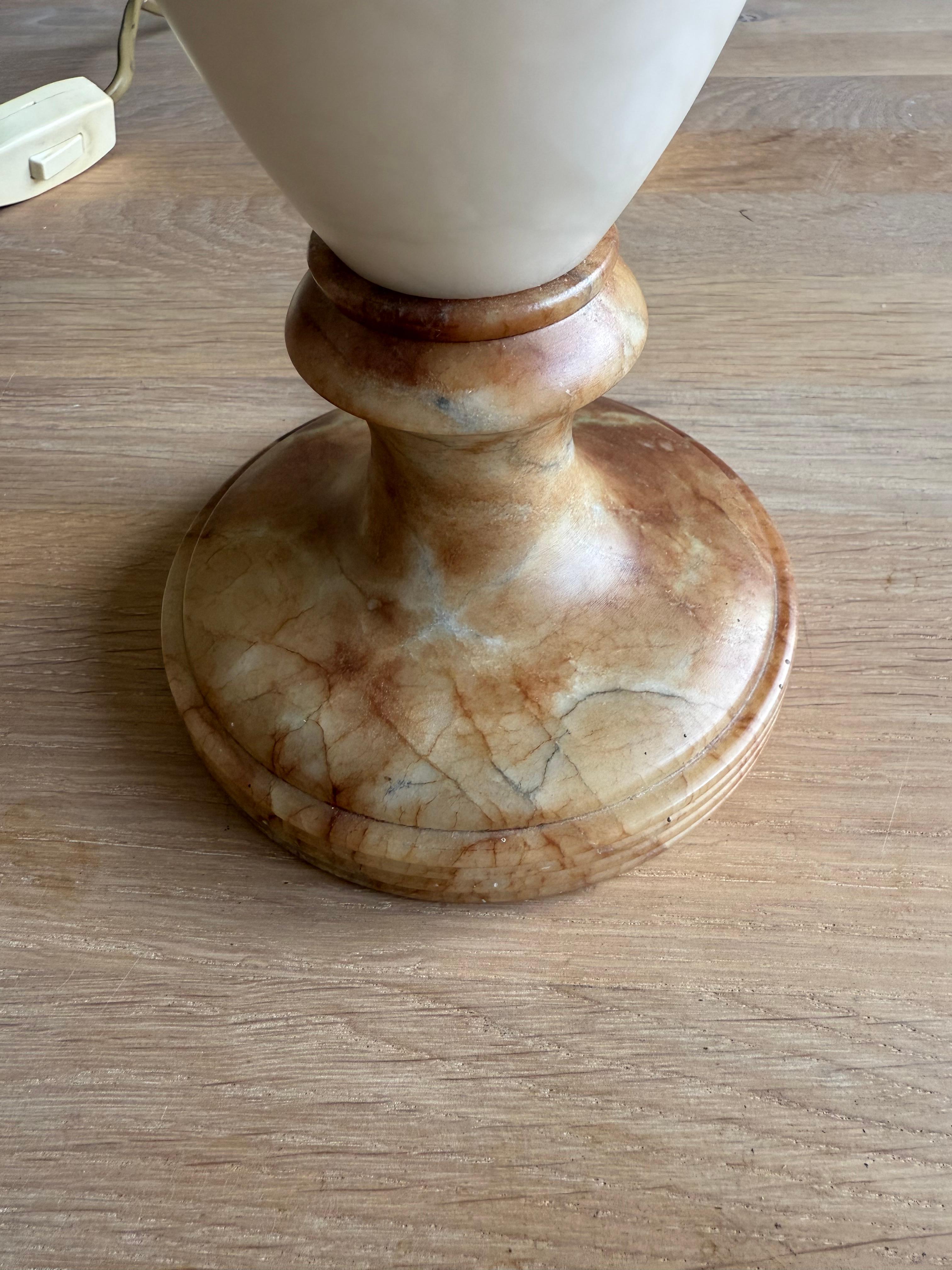 Great Looking & Rare Design Pair of Timeless Alabaster Round Table Lamps, 1970s In Excellent Condition For Sale In Lisse, NL
