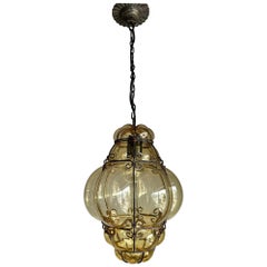 Great MidCentury Mouth Blown, Gold Color Glass Viennese Entry Hall Pendant Light (lampe à suspension pour entrée)