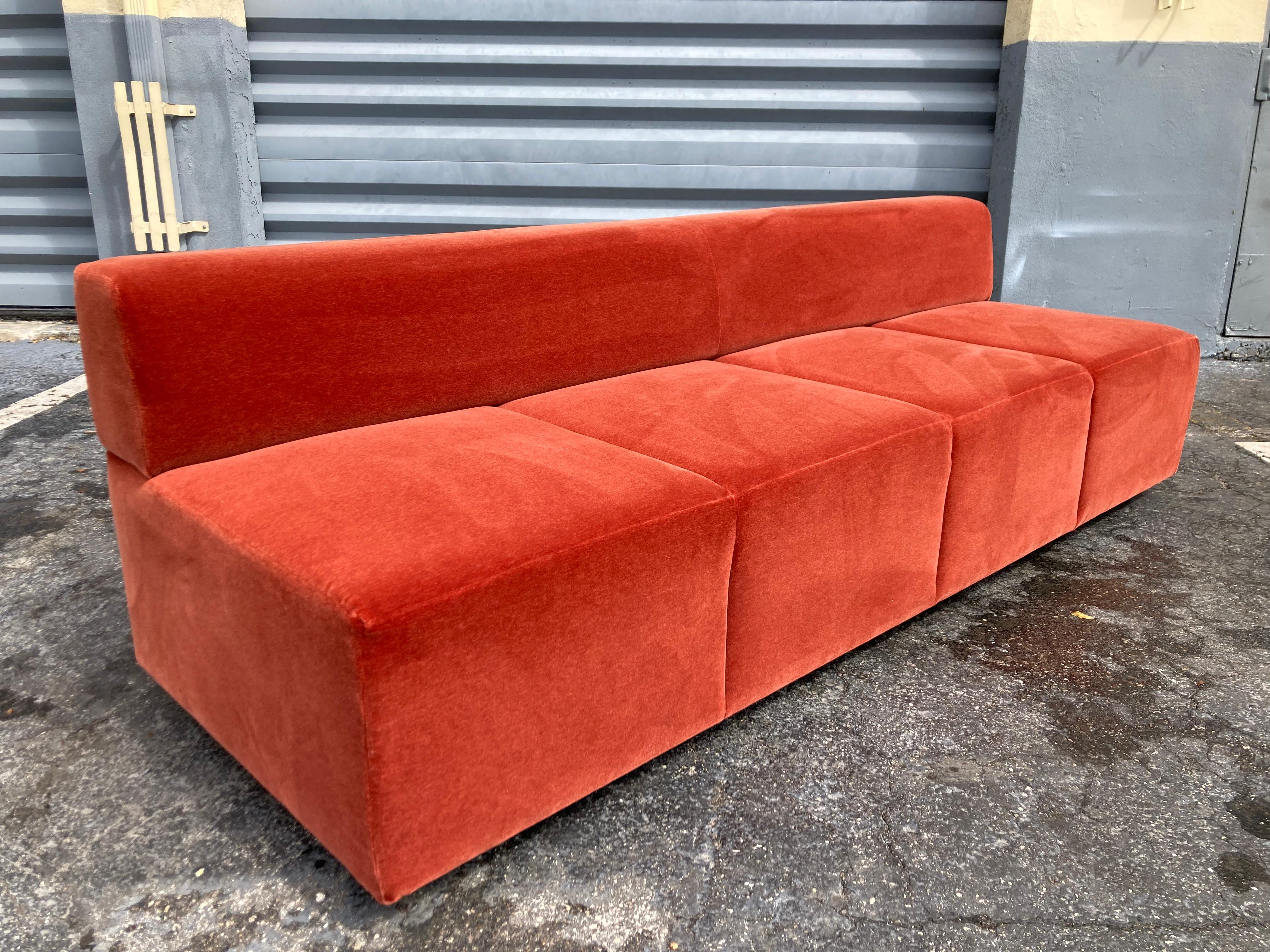 Tissu Great Modern Sofa in Burnt Orange Velvet by Steelcase (canapé moderne en velours orange brûlé) en vente