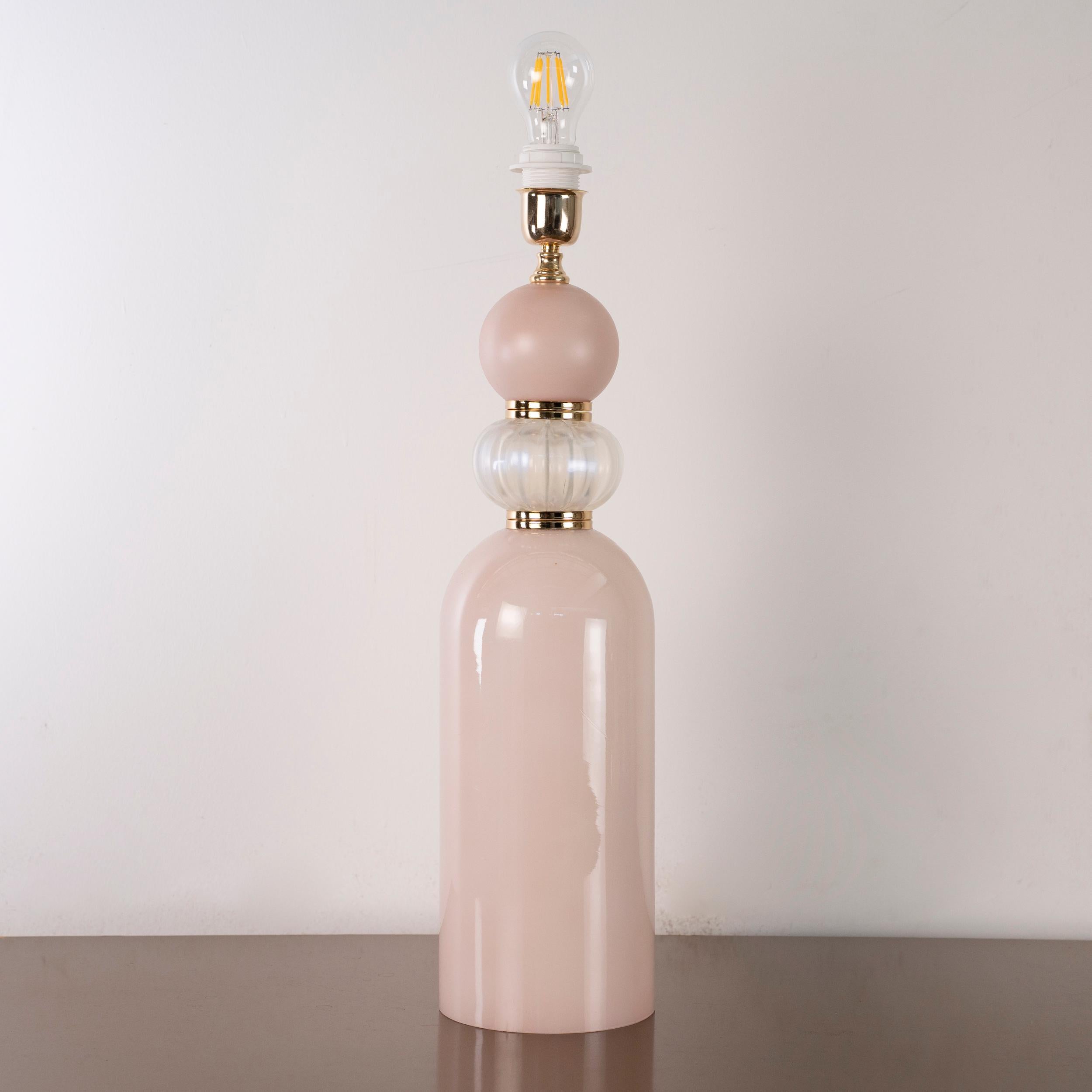 Gran lámpara de mesa de cristal rosa y opal de Murano, Vintage Gabbiani Venezia en stock Latón en venta