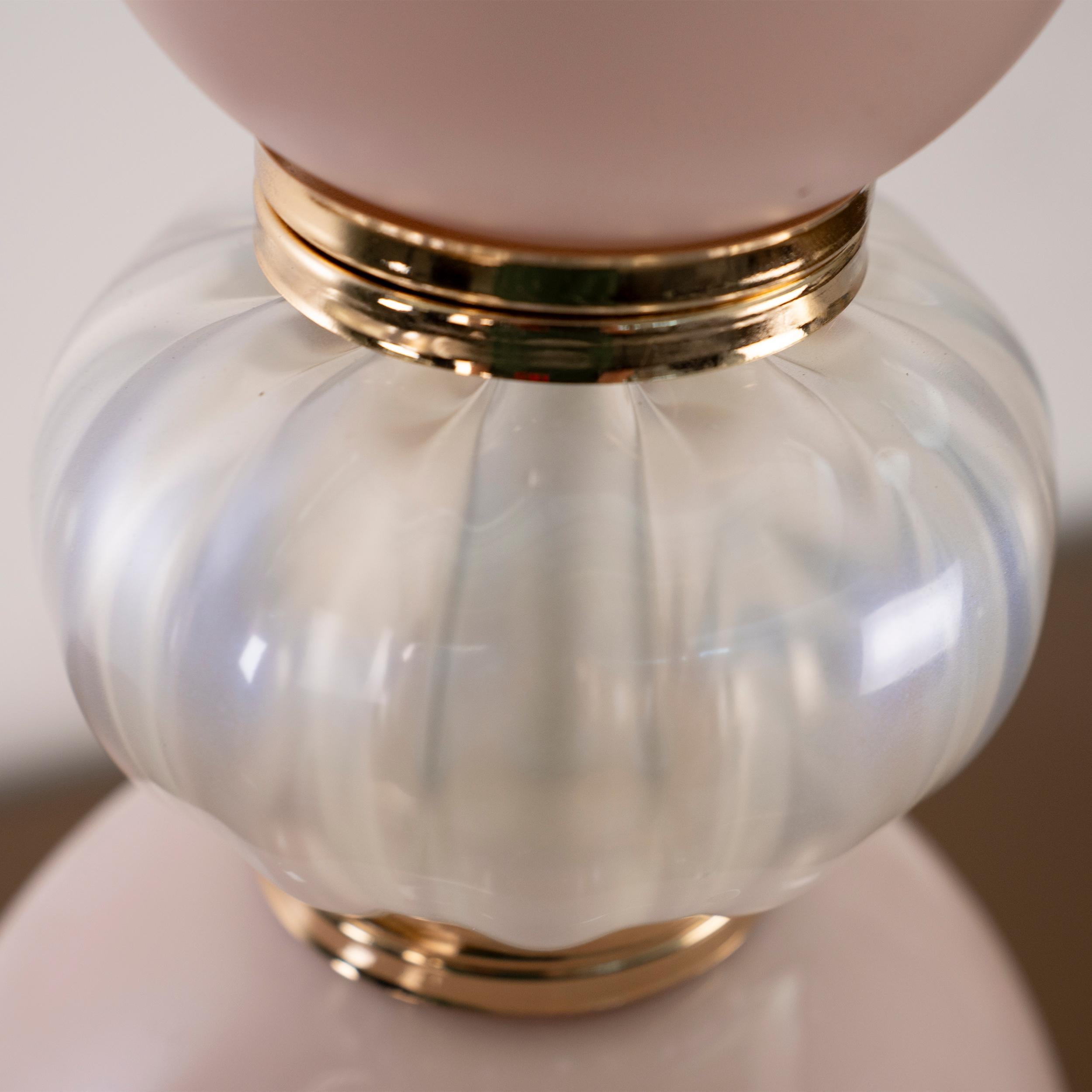 Gran lámpara de mesa de cristal rosa y opal de Murano, Vintage Gabbiani Venezia en stock en venta 1